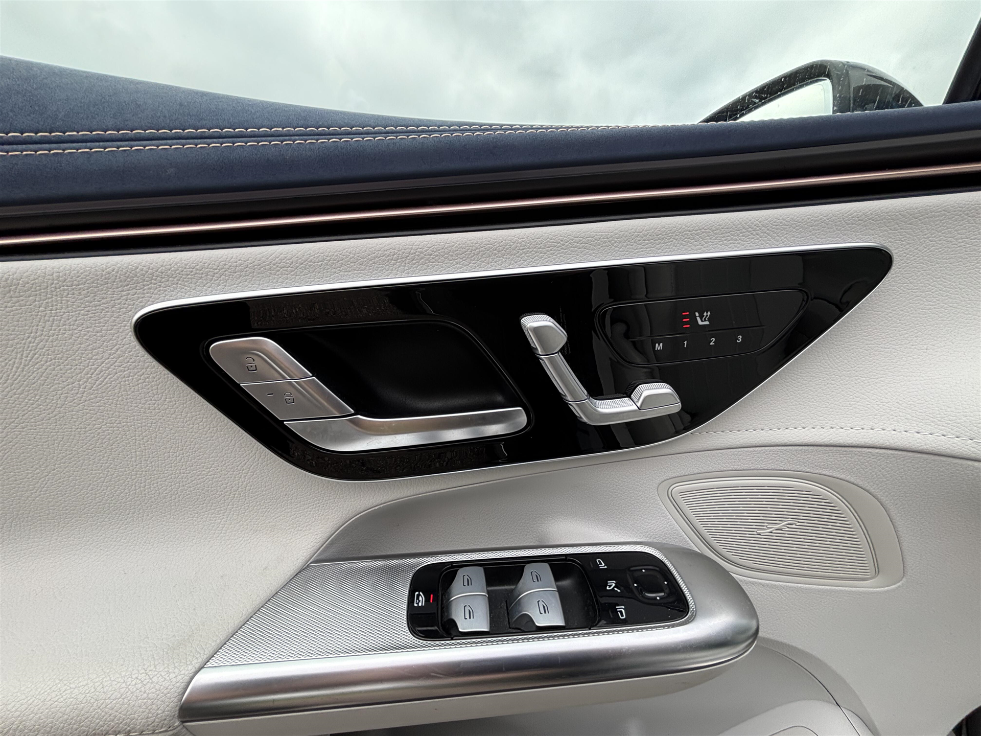 MERCEDES-BENZ EQE 2023