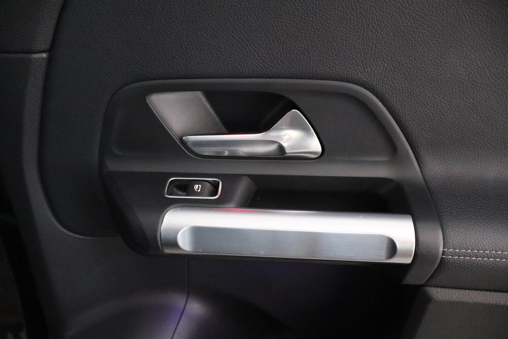 Mercedes-Benz EQB 2022