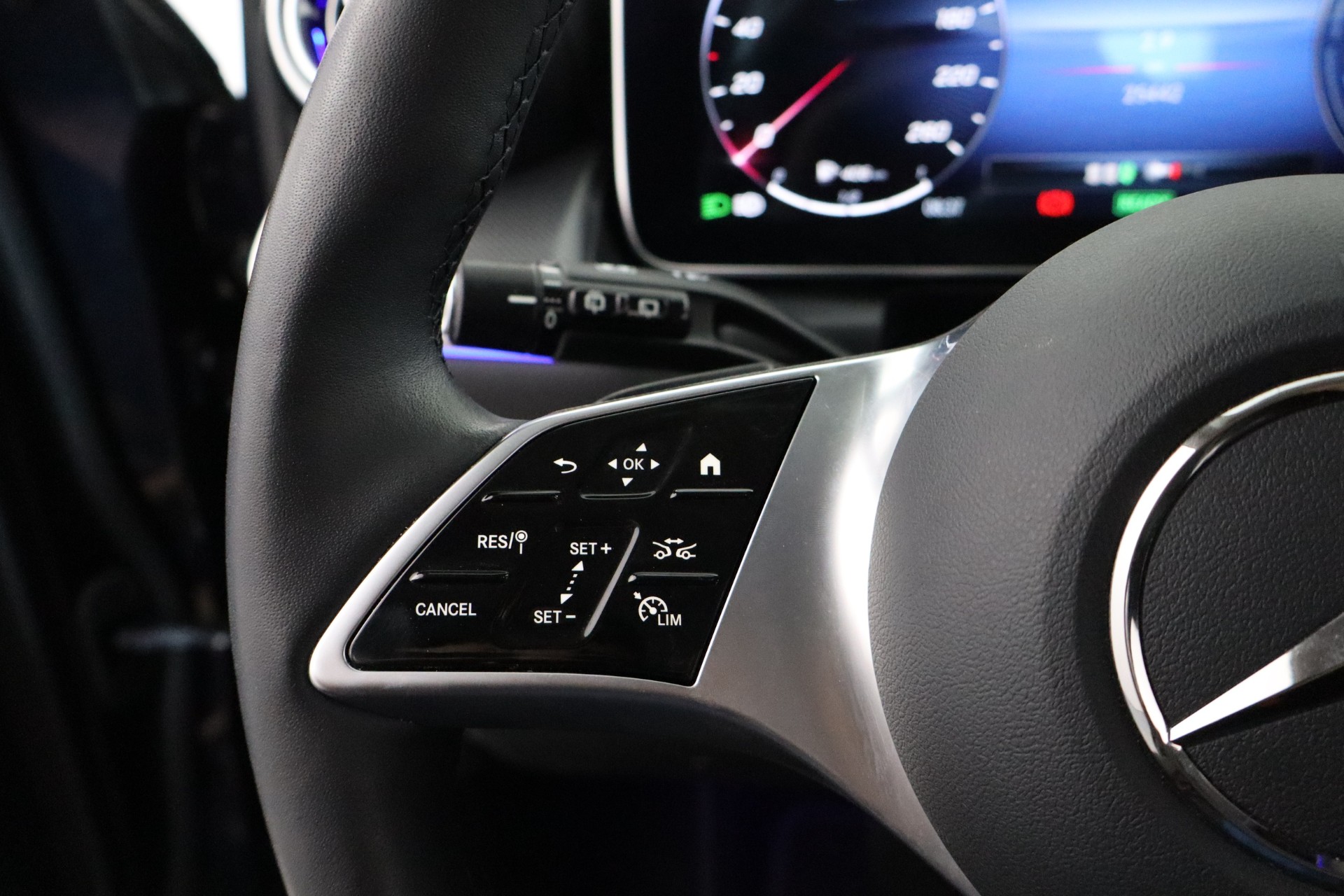 MERCEDES-BENZ GLC 2024