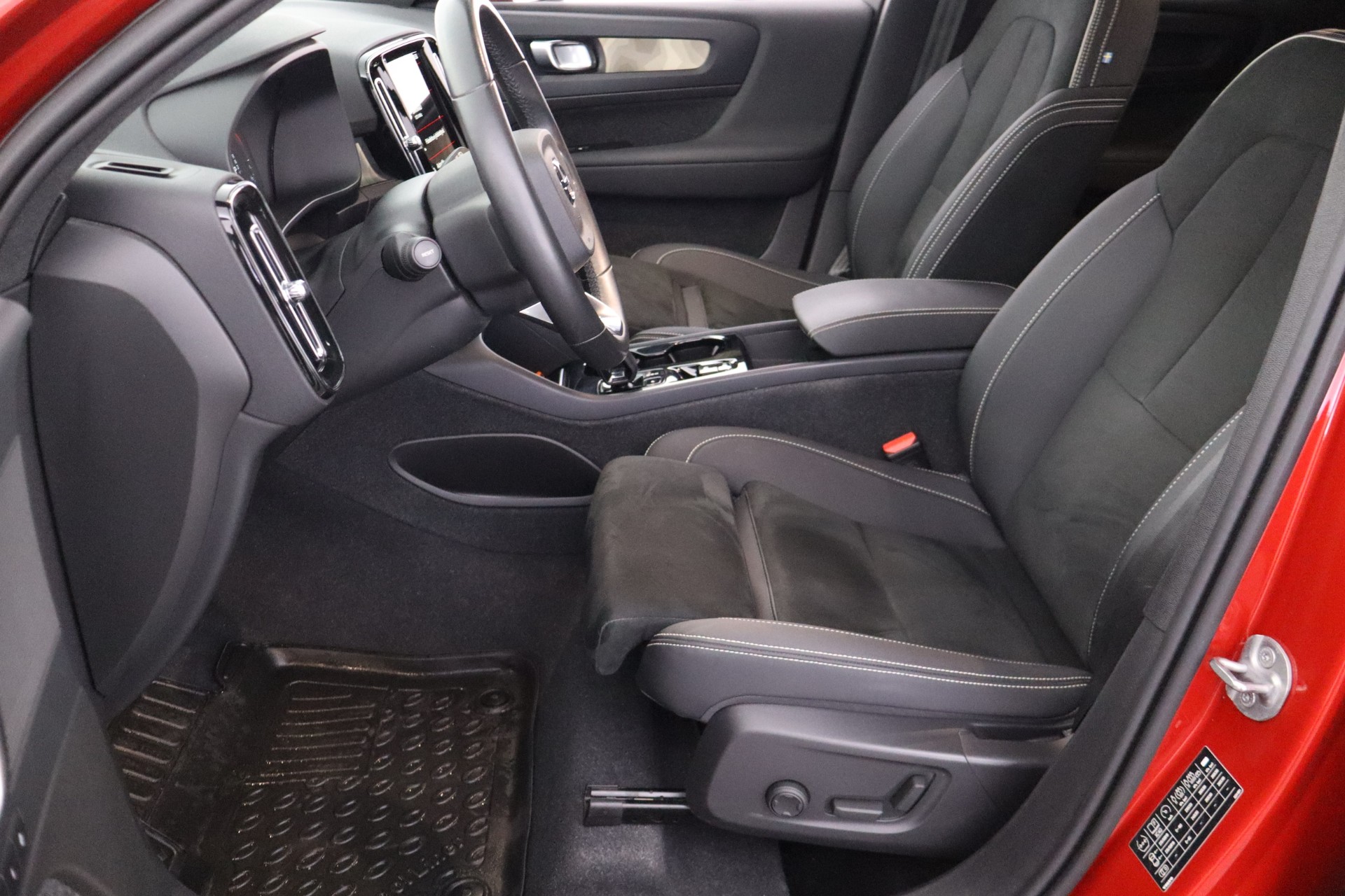 VOLVO XC40 2023