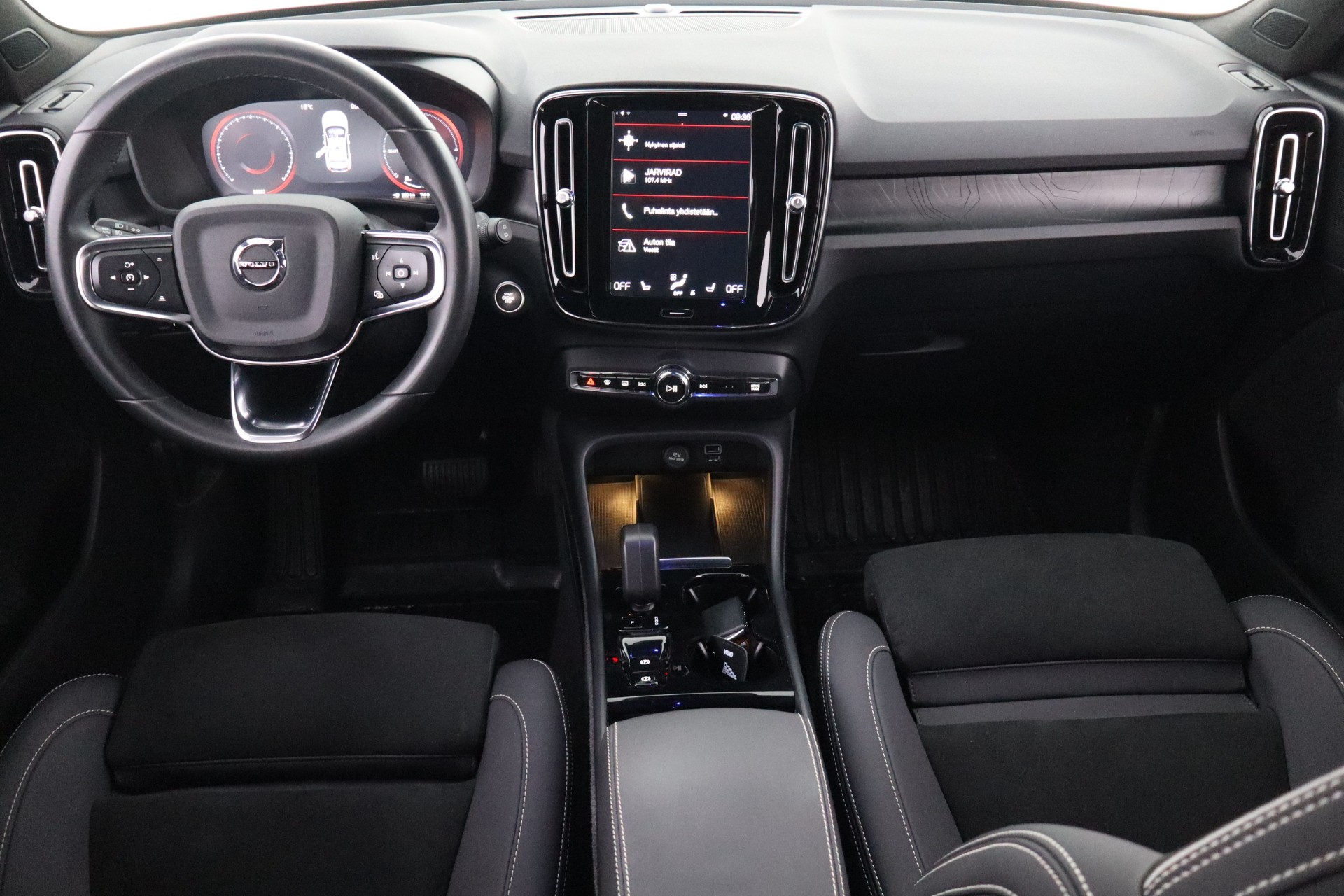 VOLVO XC40 2023