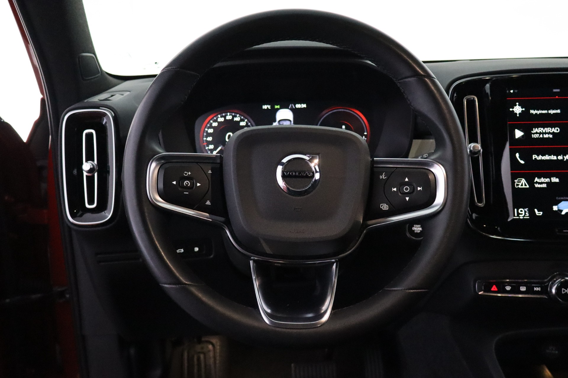 VOLVO XC40 2023
