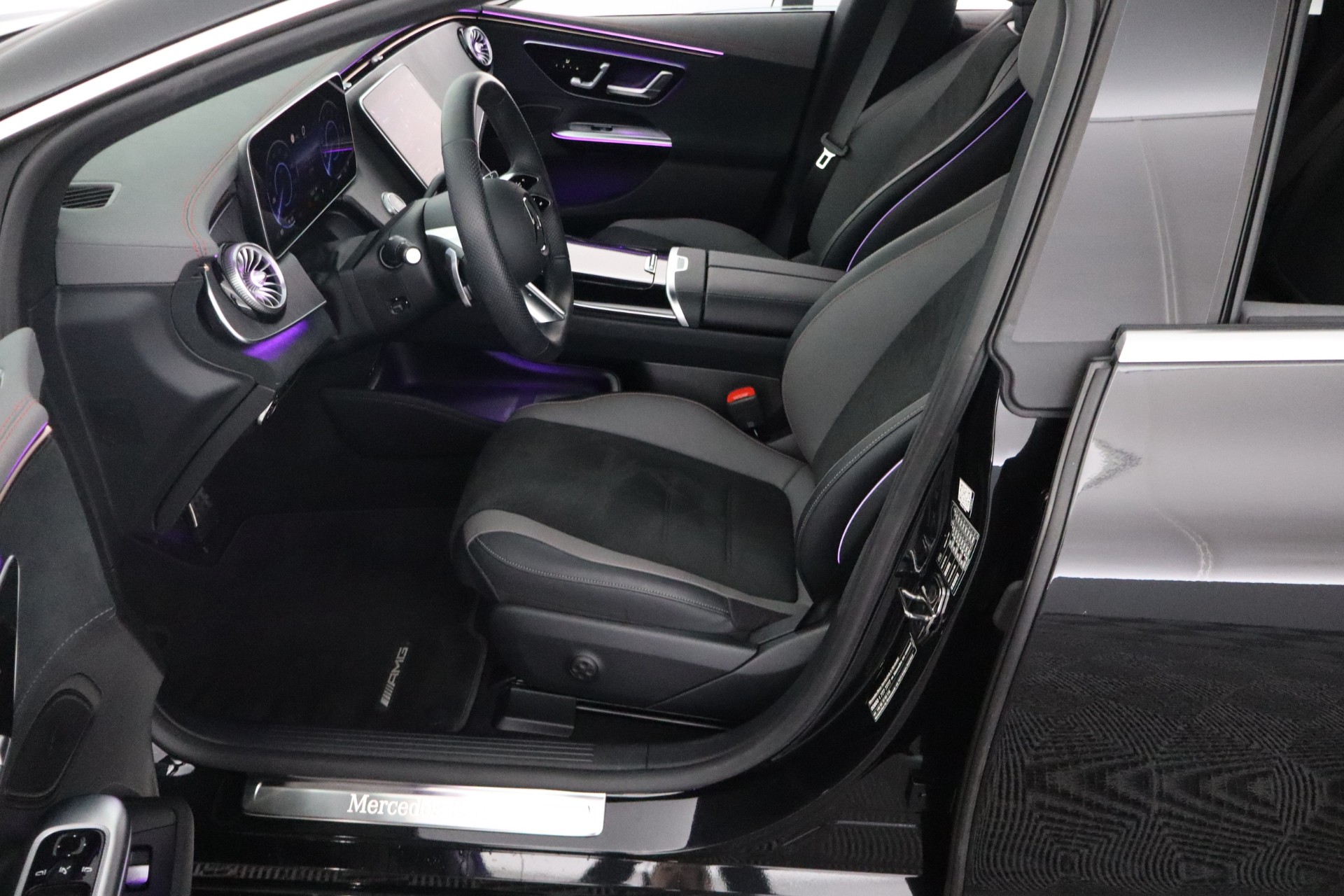 MERCEDES-BENZ EQE 2025