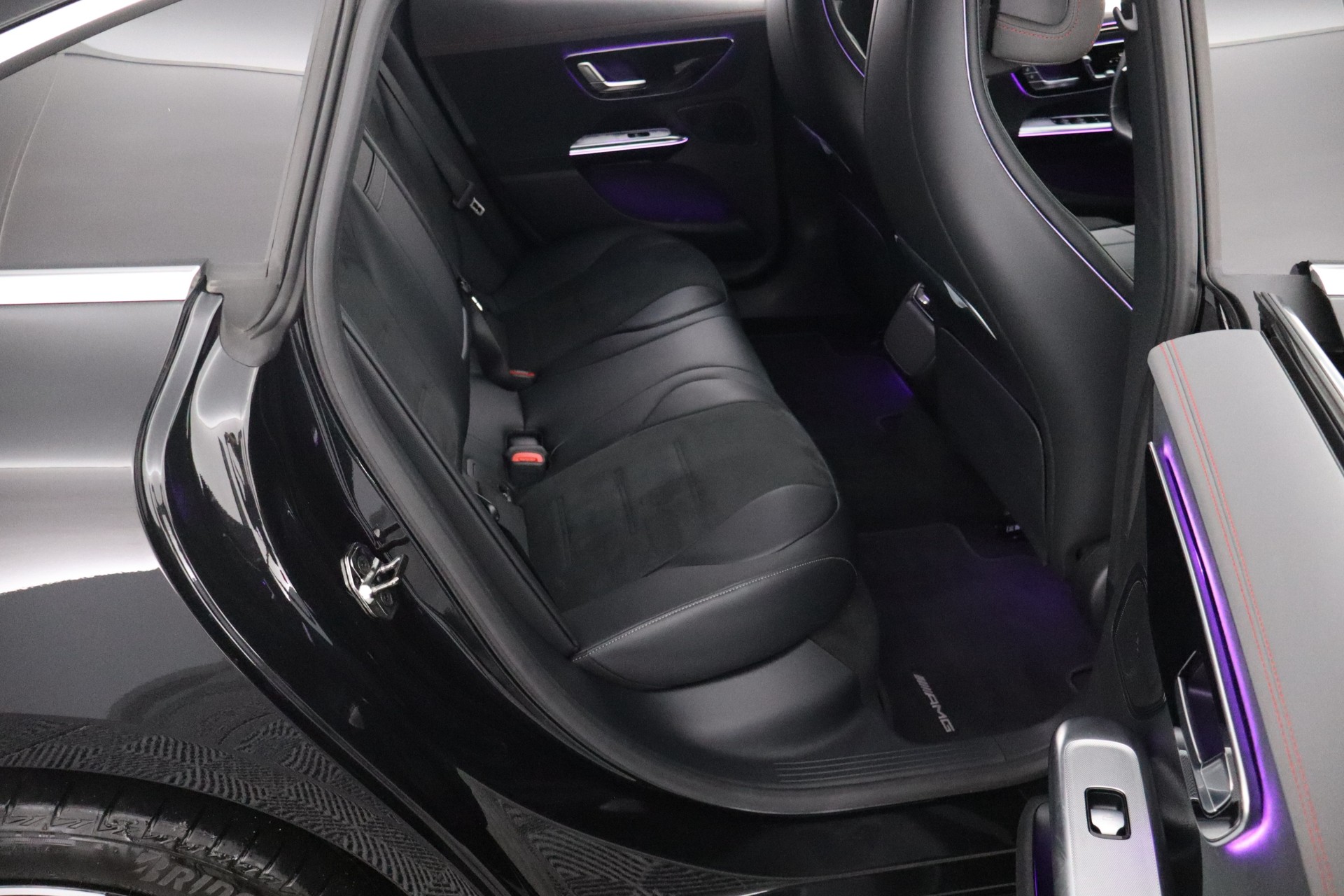 MERCEDES-BENZ EQE 2025