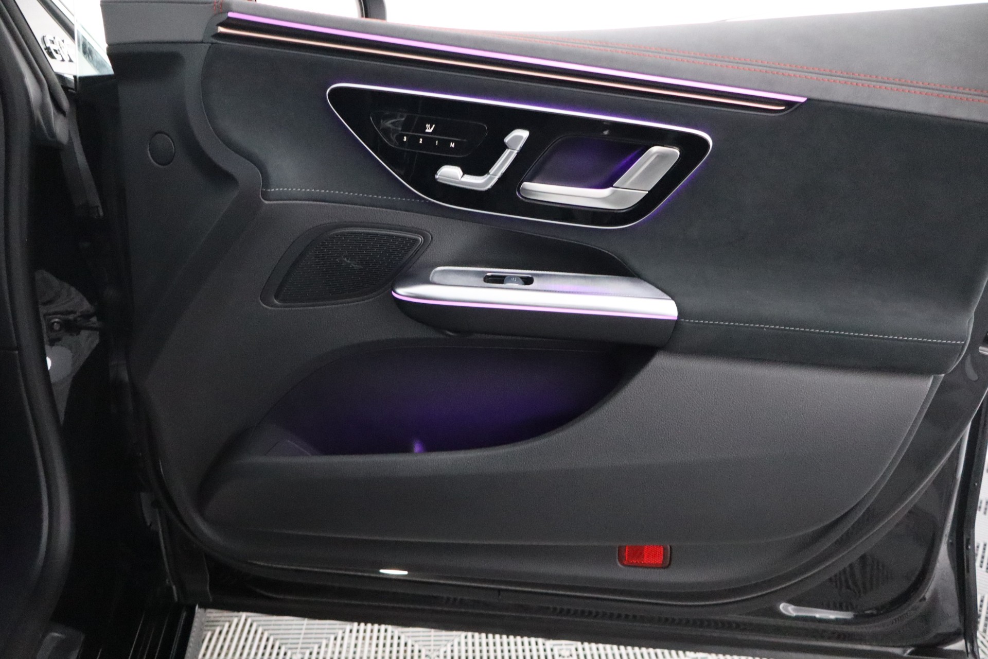 MERCEDES-BENZ EQE 2025