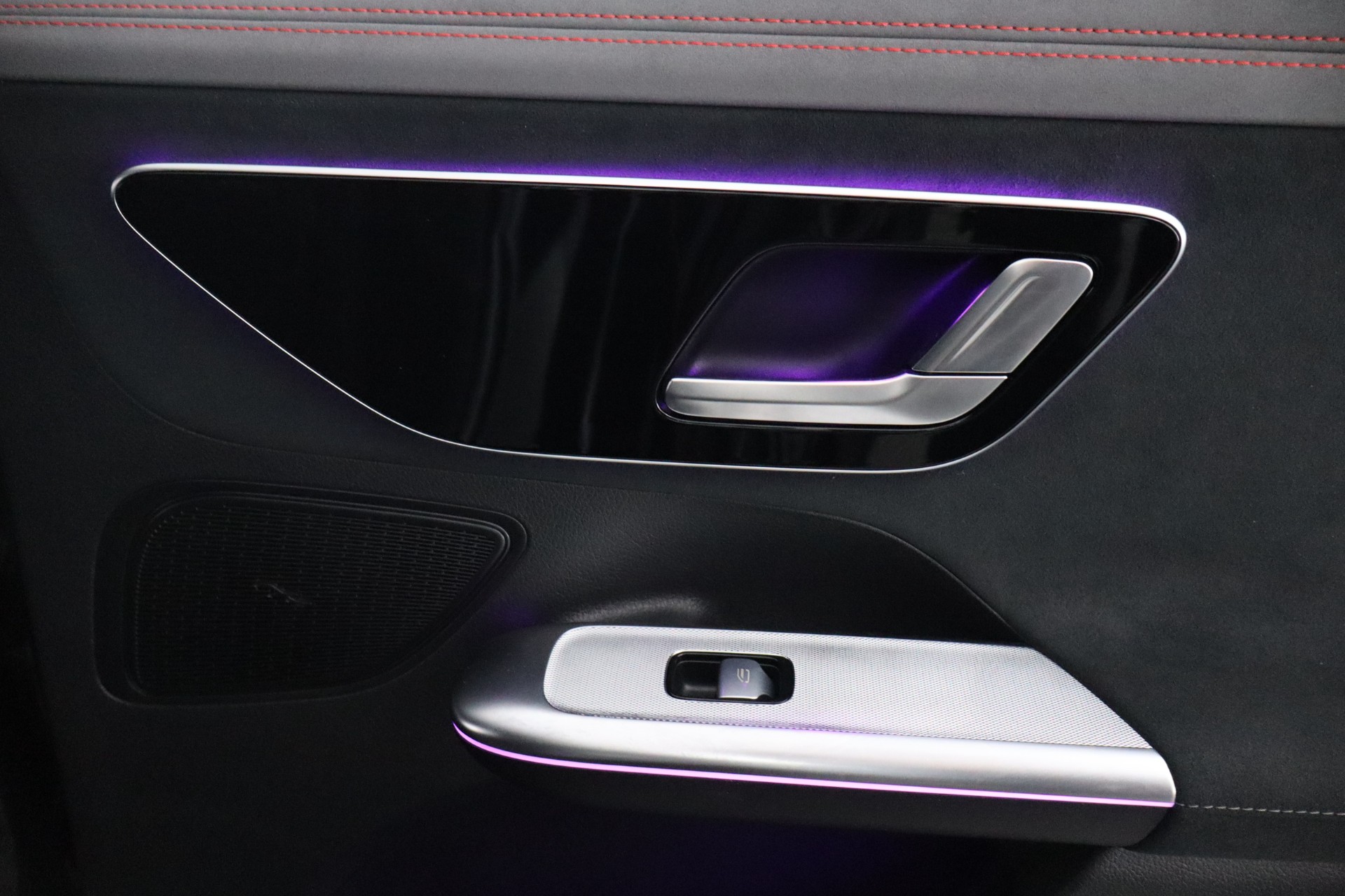 MERCEDES-BENZ EQE 2025