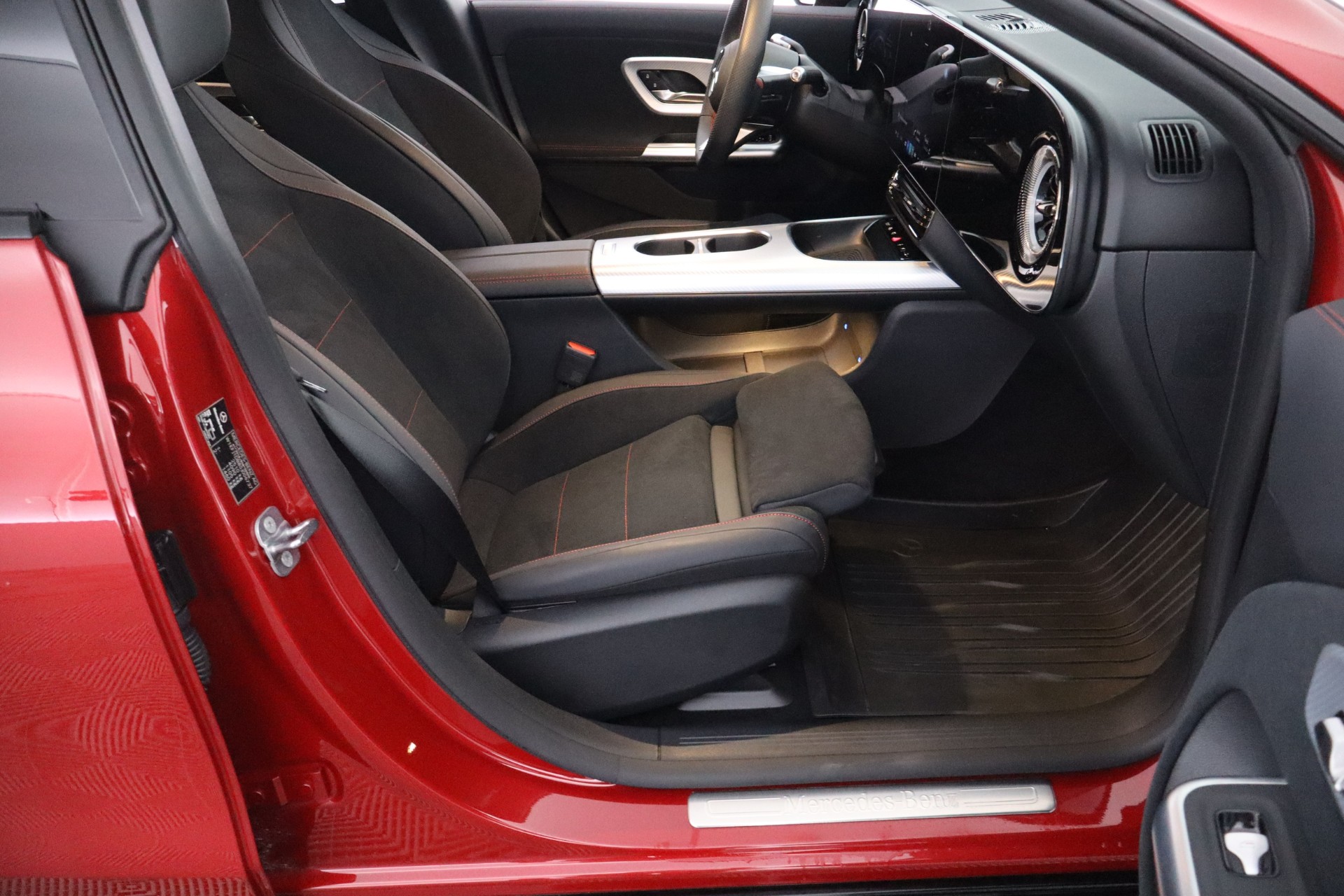 MERCEDES-BENZ CLA 2025