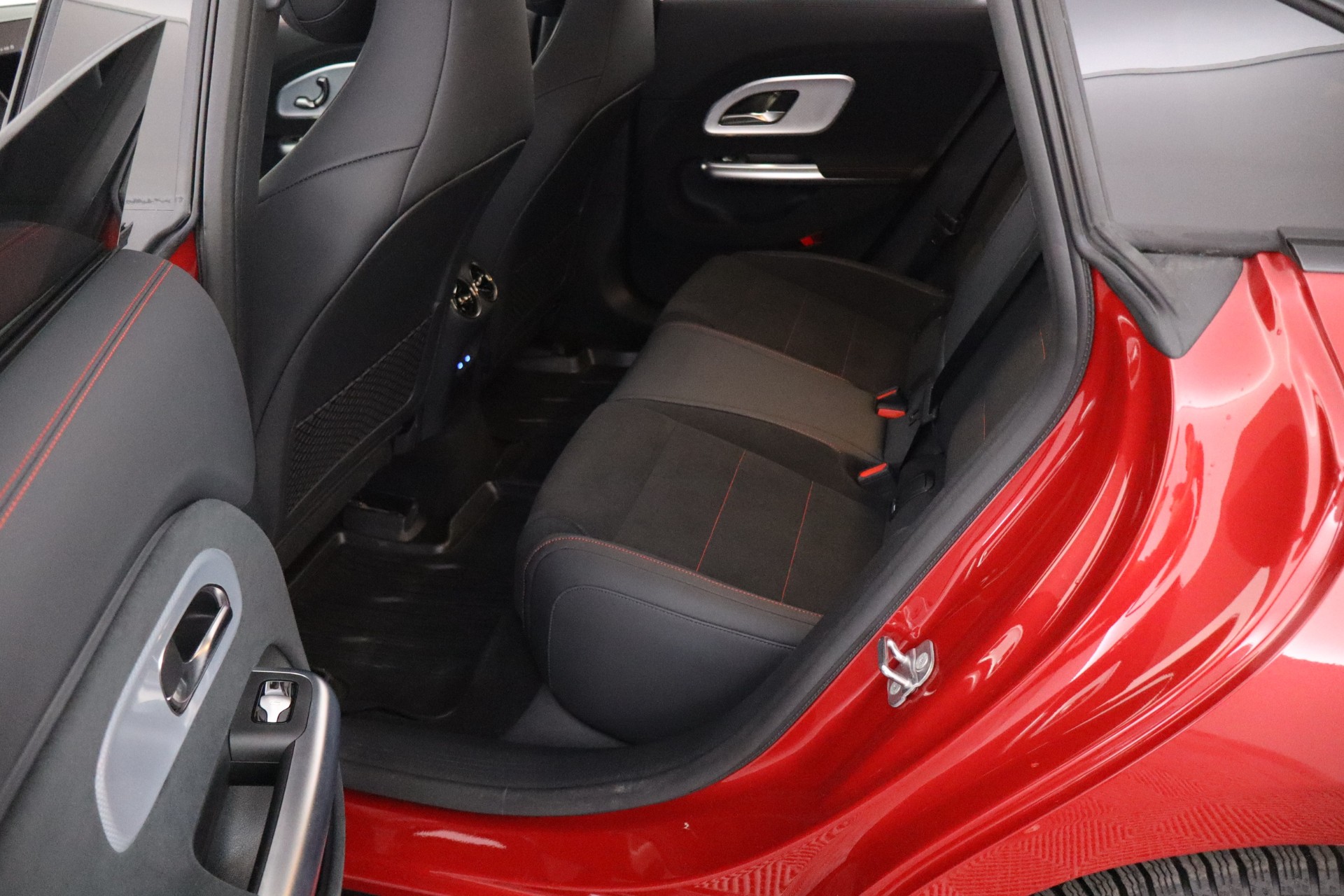 MERCEDES-BENZ CLA 2025