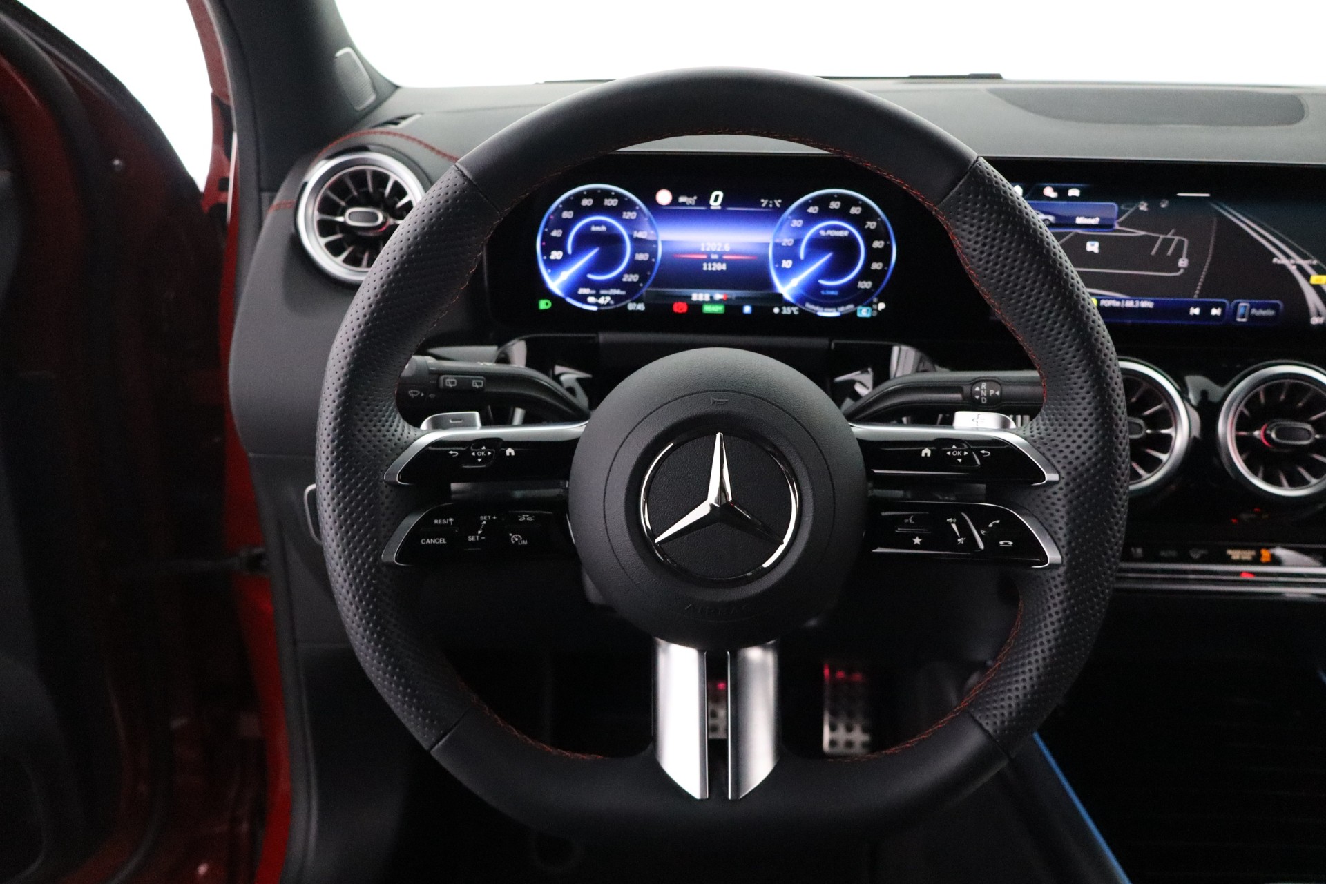 MERCEDES-BENZ EQA 2024