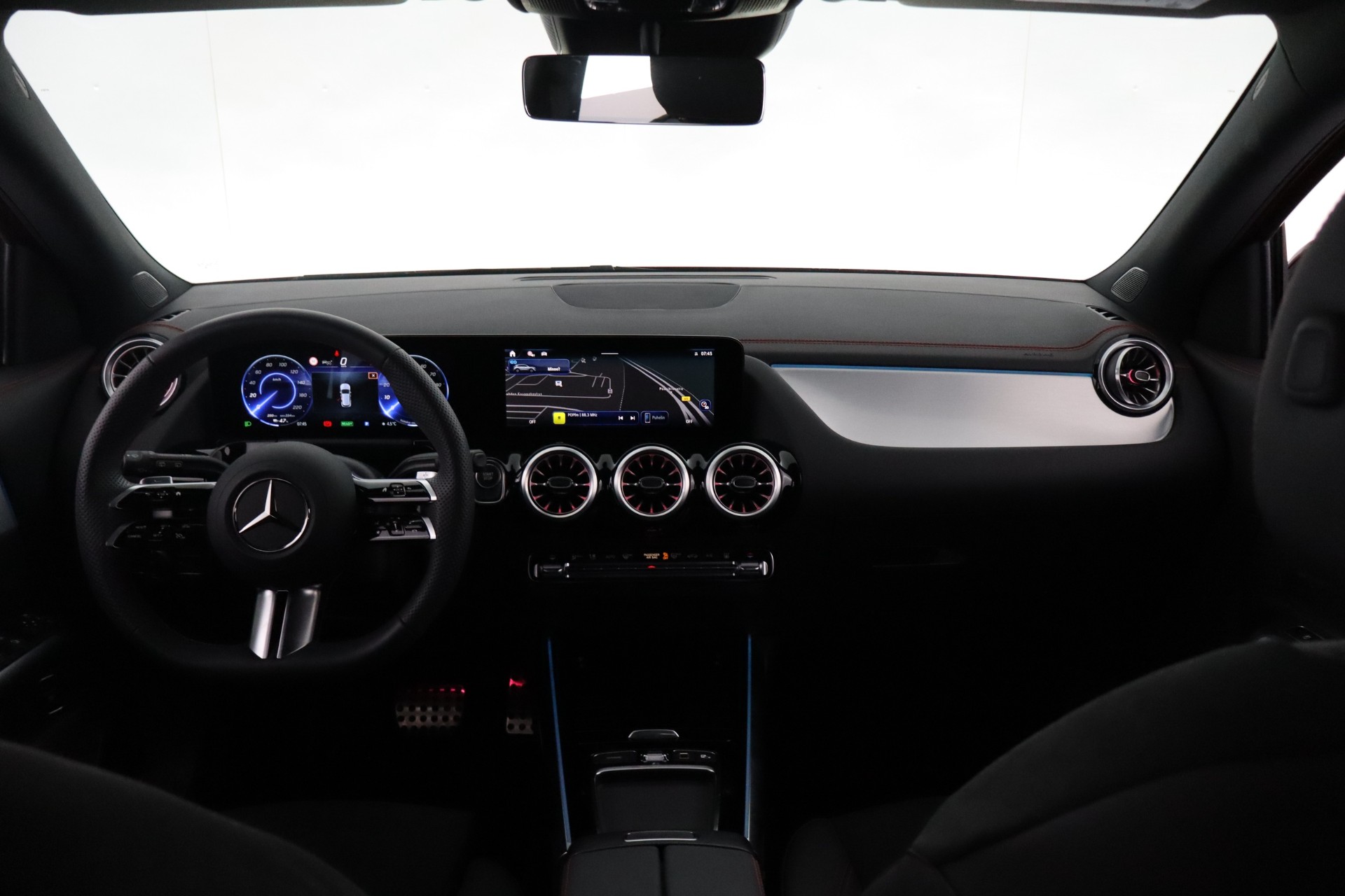 MERCEDES-BENZ EQA 2024