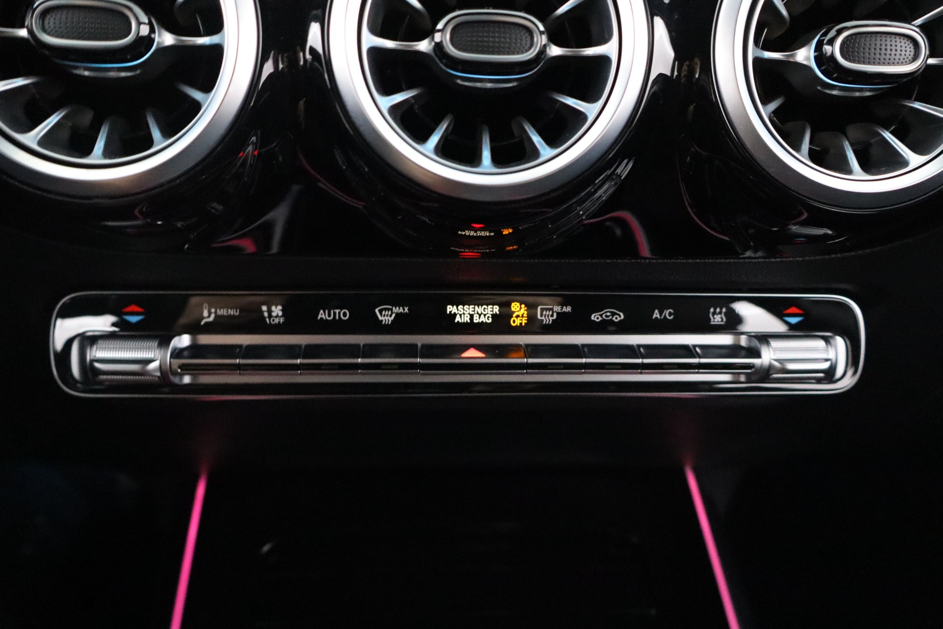 MERCEDES-BENZ EQA 2024