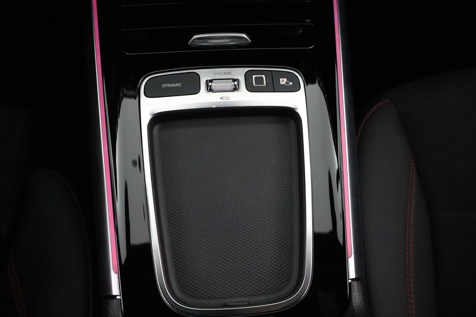 MERCEDES-BENZ EQA 2024