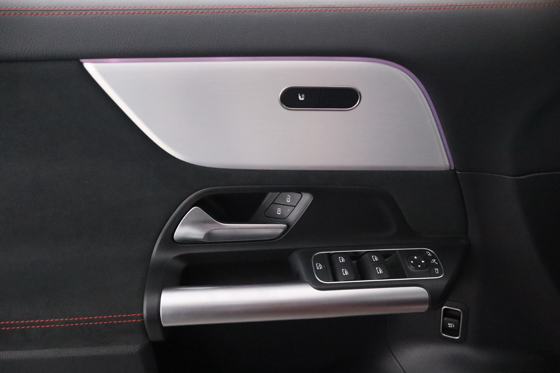 MERCEDES-BENZ EQA 2024