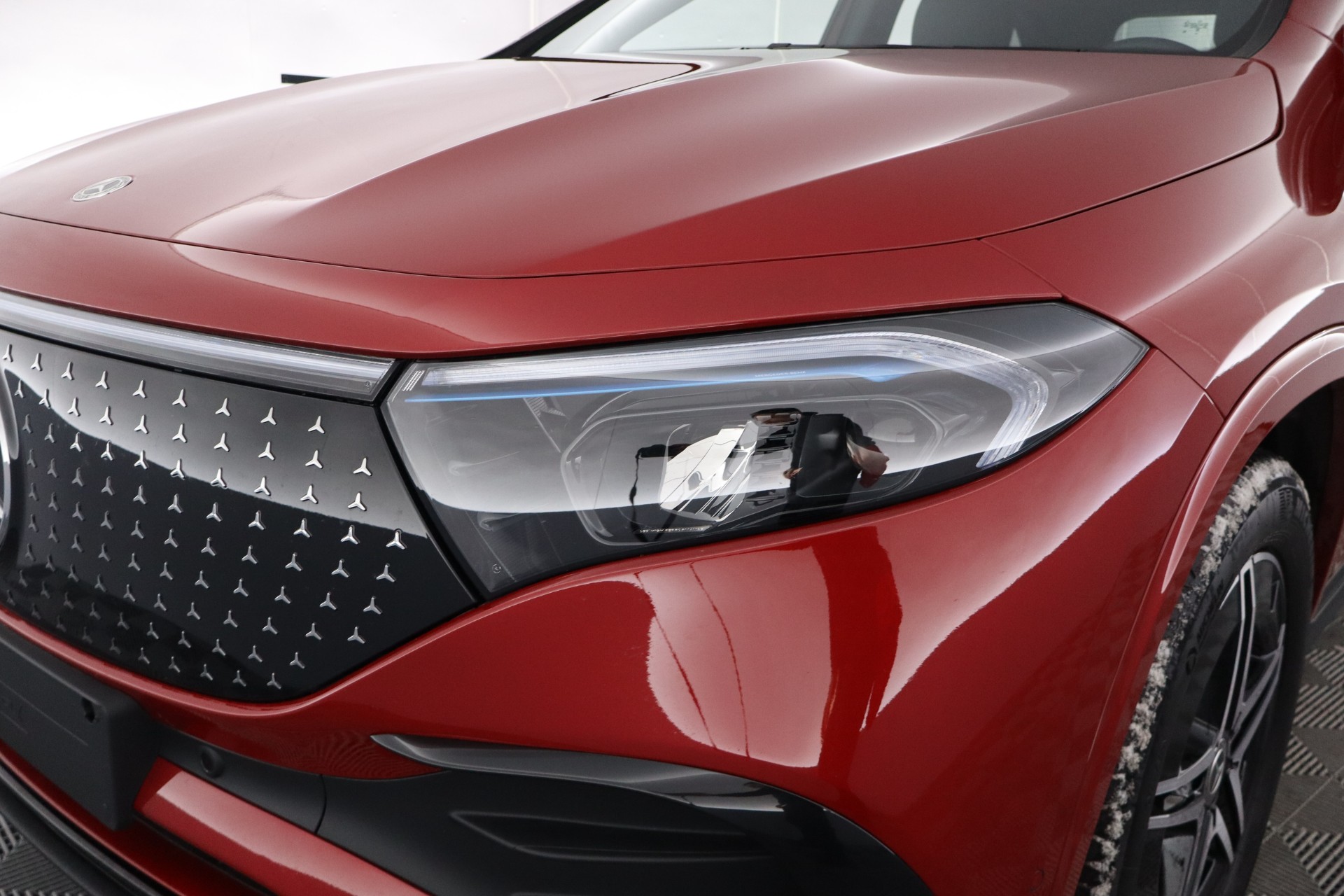 MERCEDES-BENZ EQA 2024