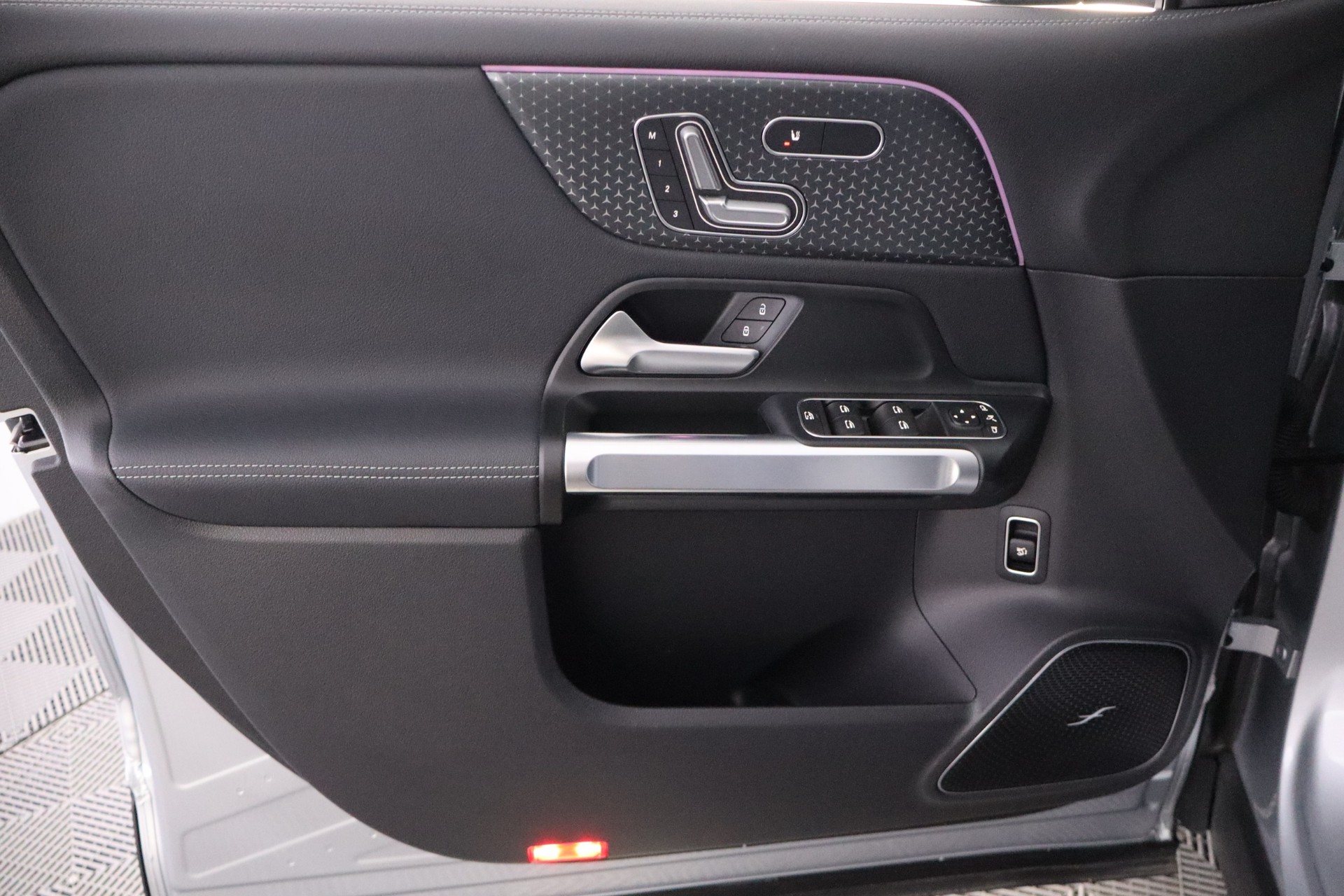 MERCEDES-BENZ EQB 2024