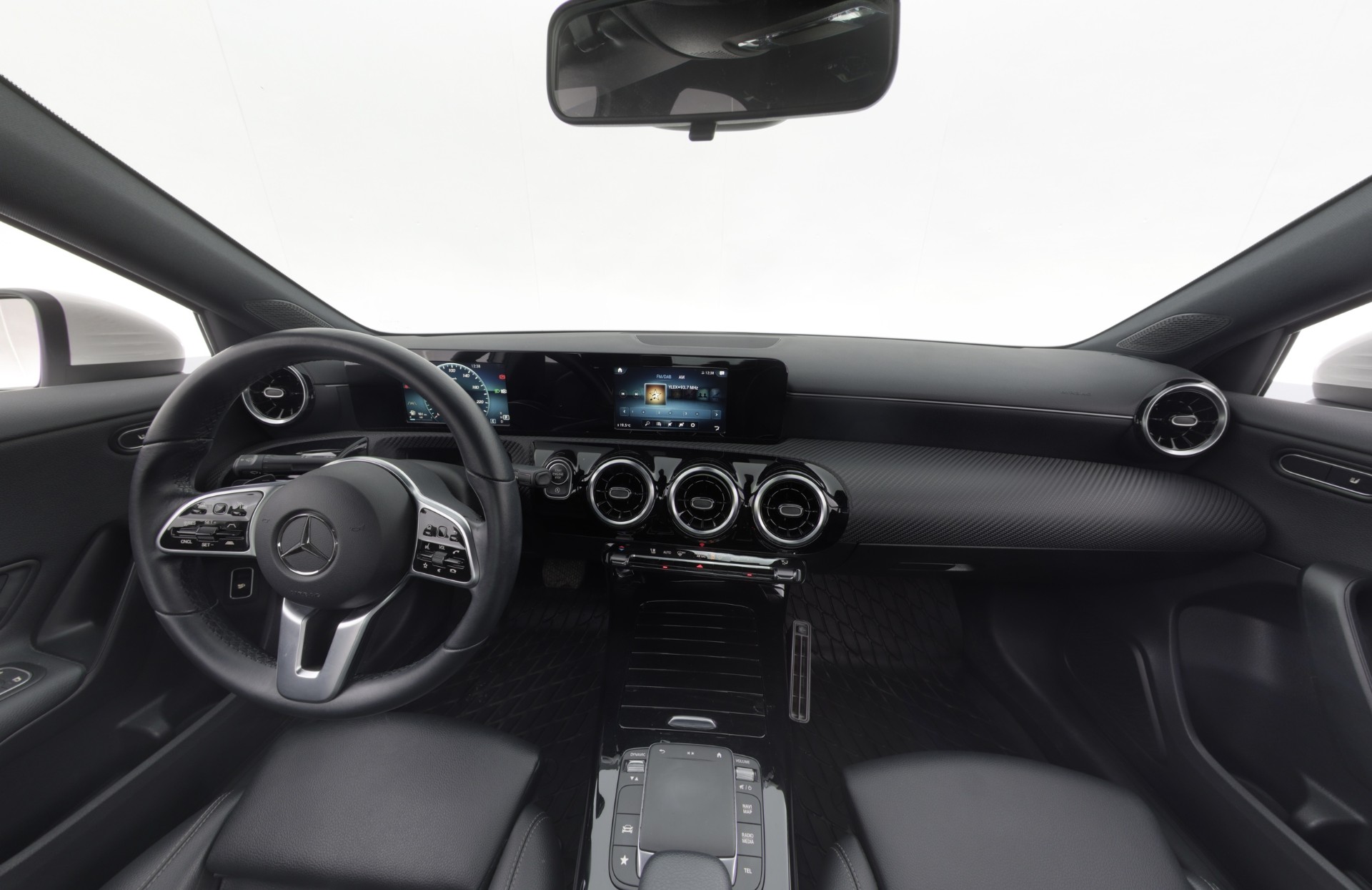 MERCEDES-BENZ A 2021