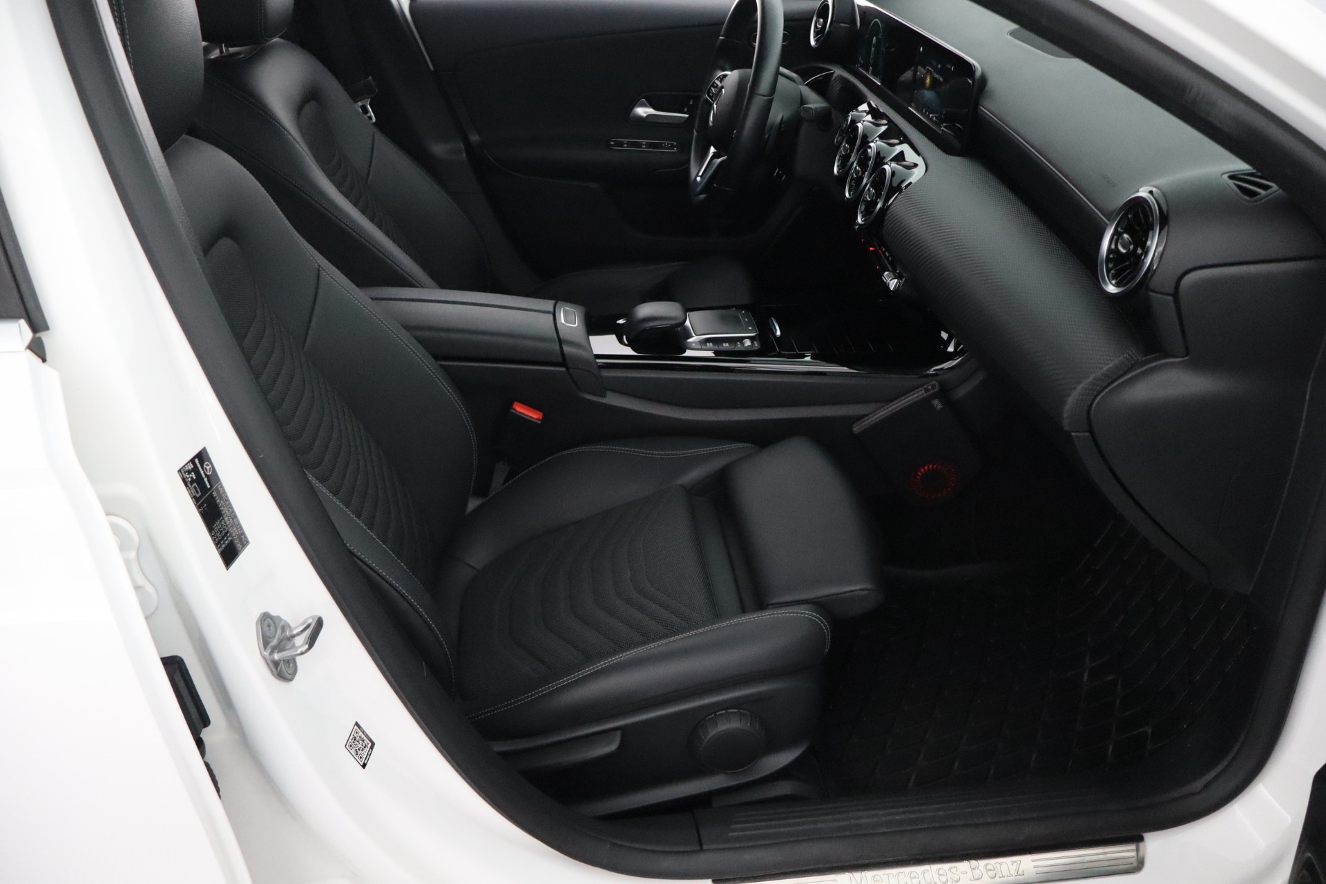 MERCEDES-BENZ A 2021