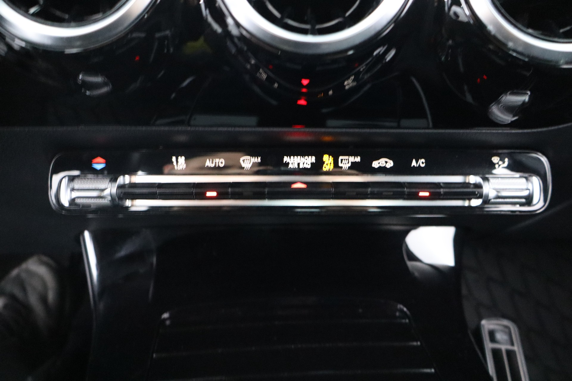 MERCEDES-BENZ A 2021