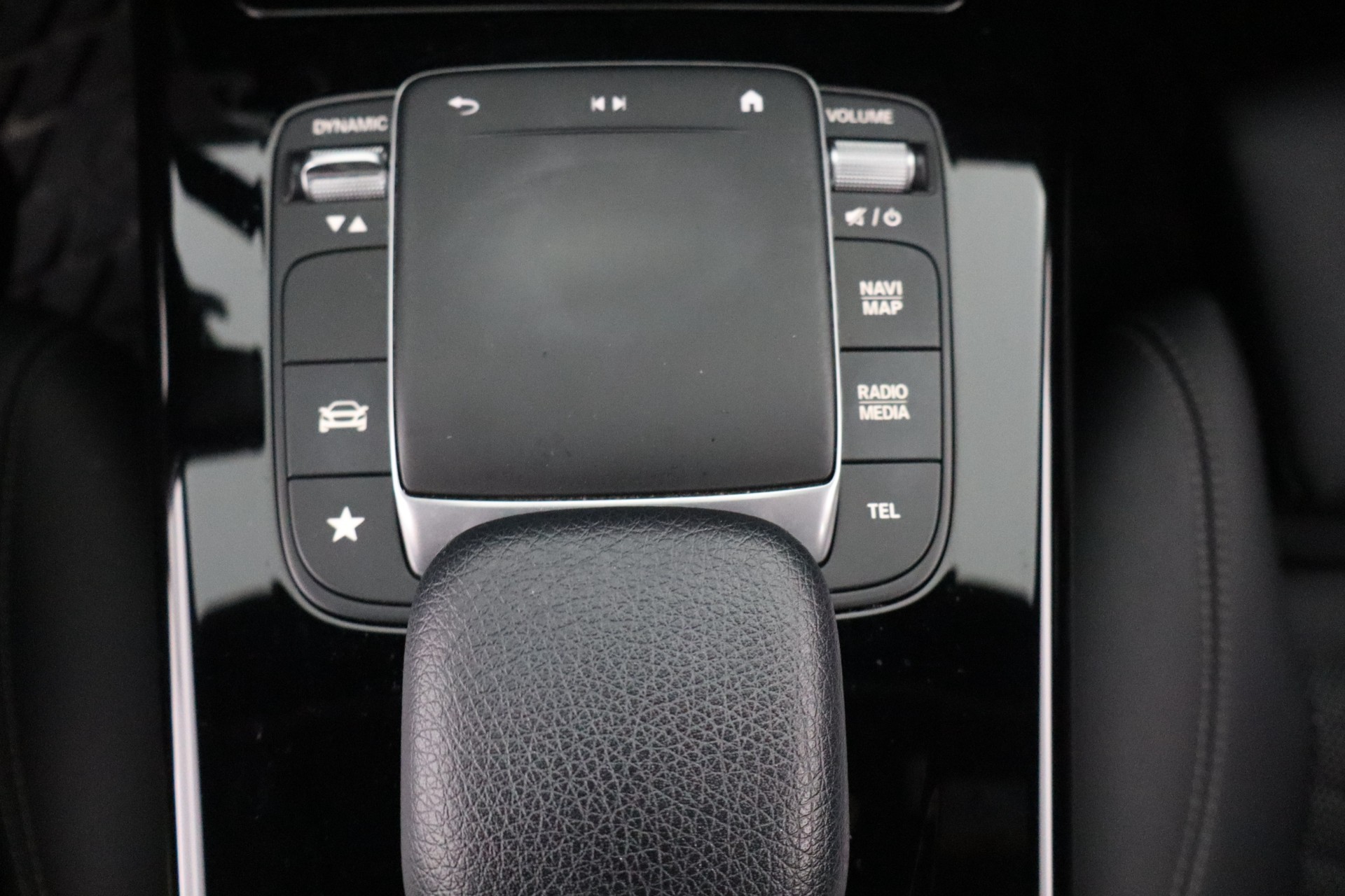 MERCEDES-BENZ A 2021