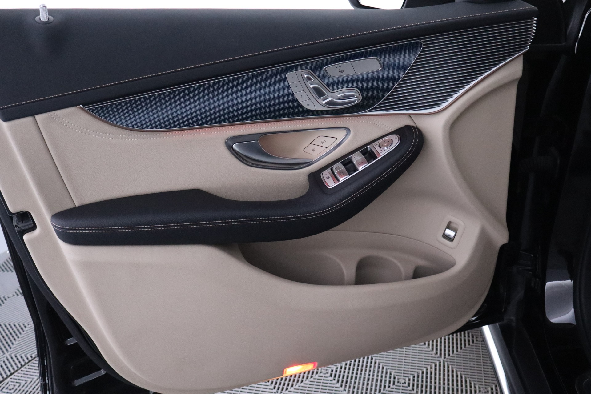 MERCEDES-BENZ EQC 2020