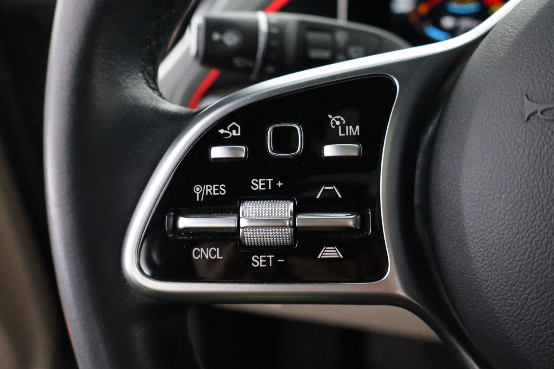 MERCEDES-BENZ EQC 2020