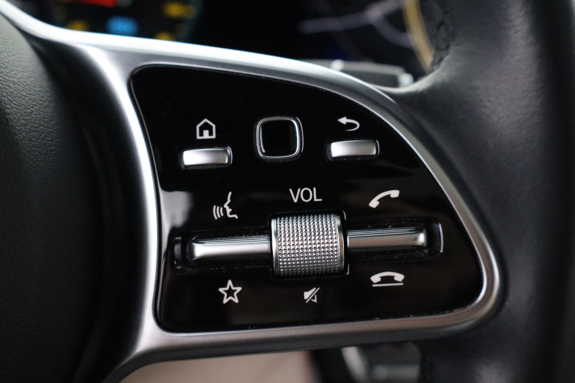 MERCEDES-BENZ EQC 2020