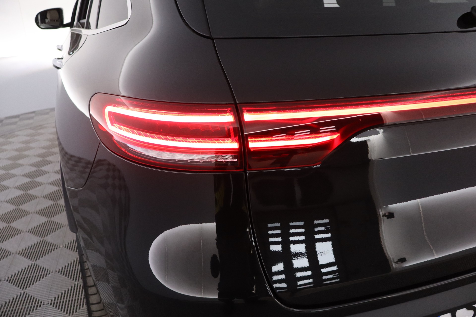 MERCEDES-BENZ EQC 2020