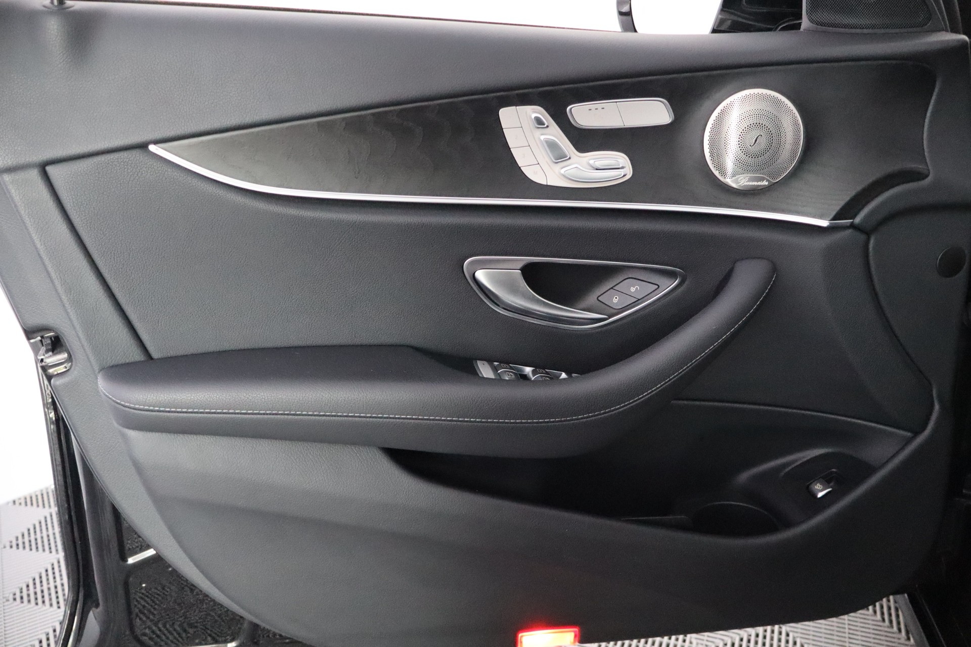 MERCEDES-BENZ E 2023
