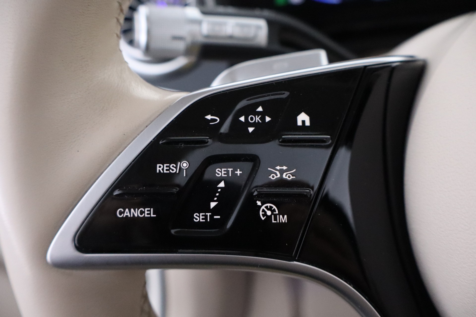 MERCEDES-BENZ EQS SUV 2023