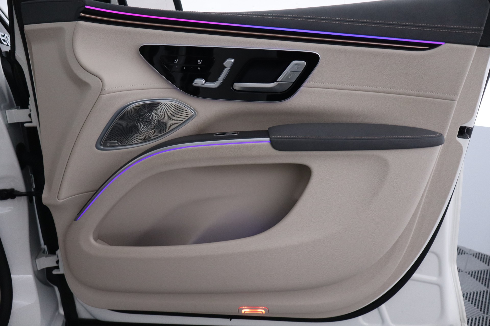 MERCEDES-BENZ EQS SUV 2023
