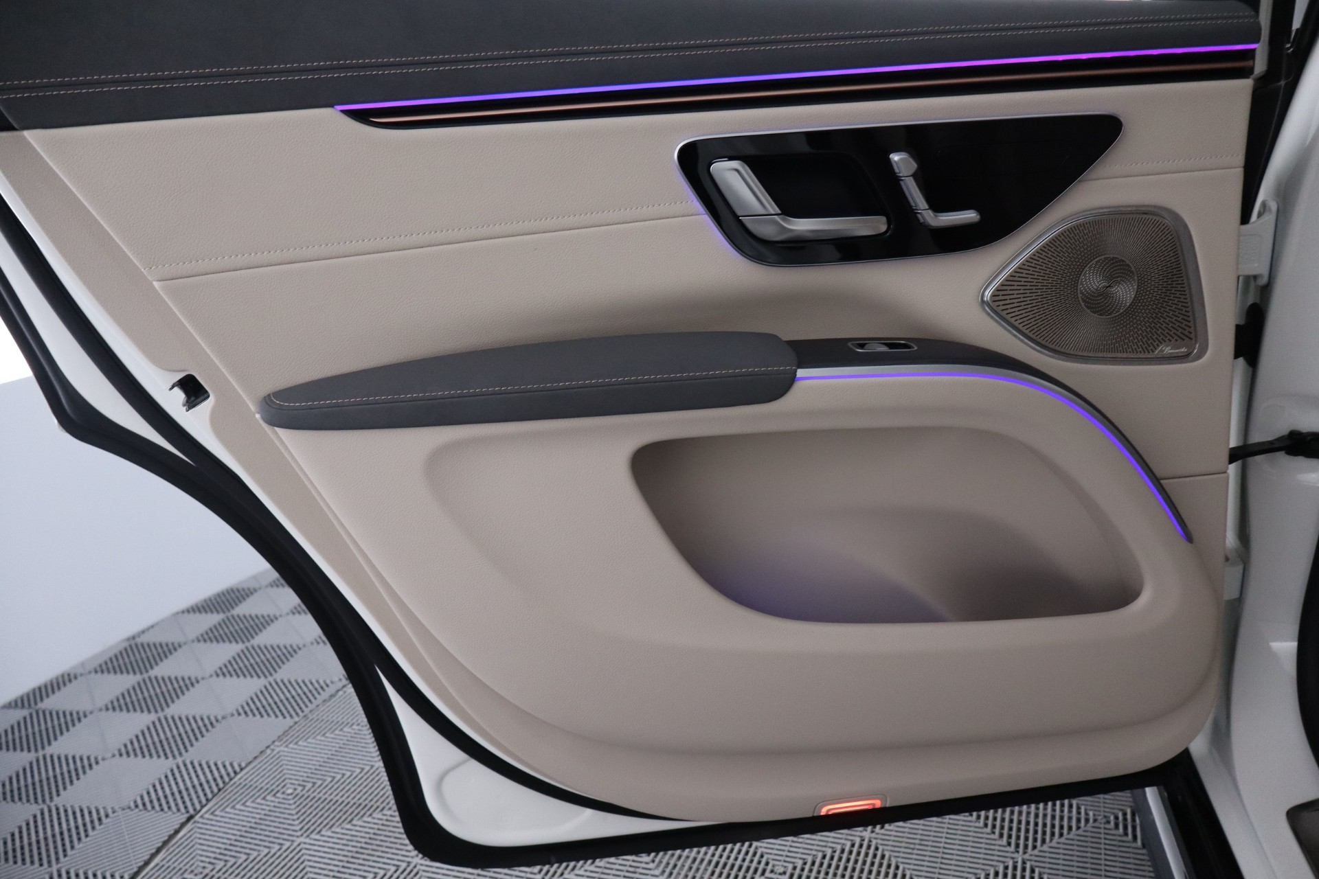 MERCEDES-BENZ EQS SUV 2023