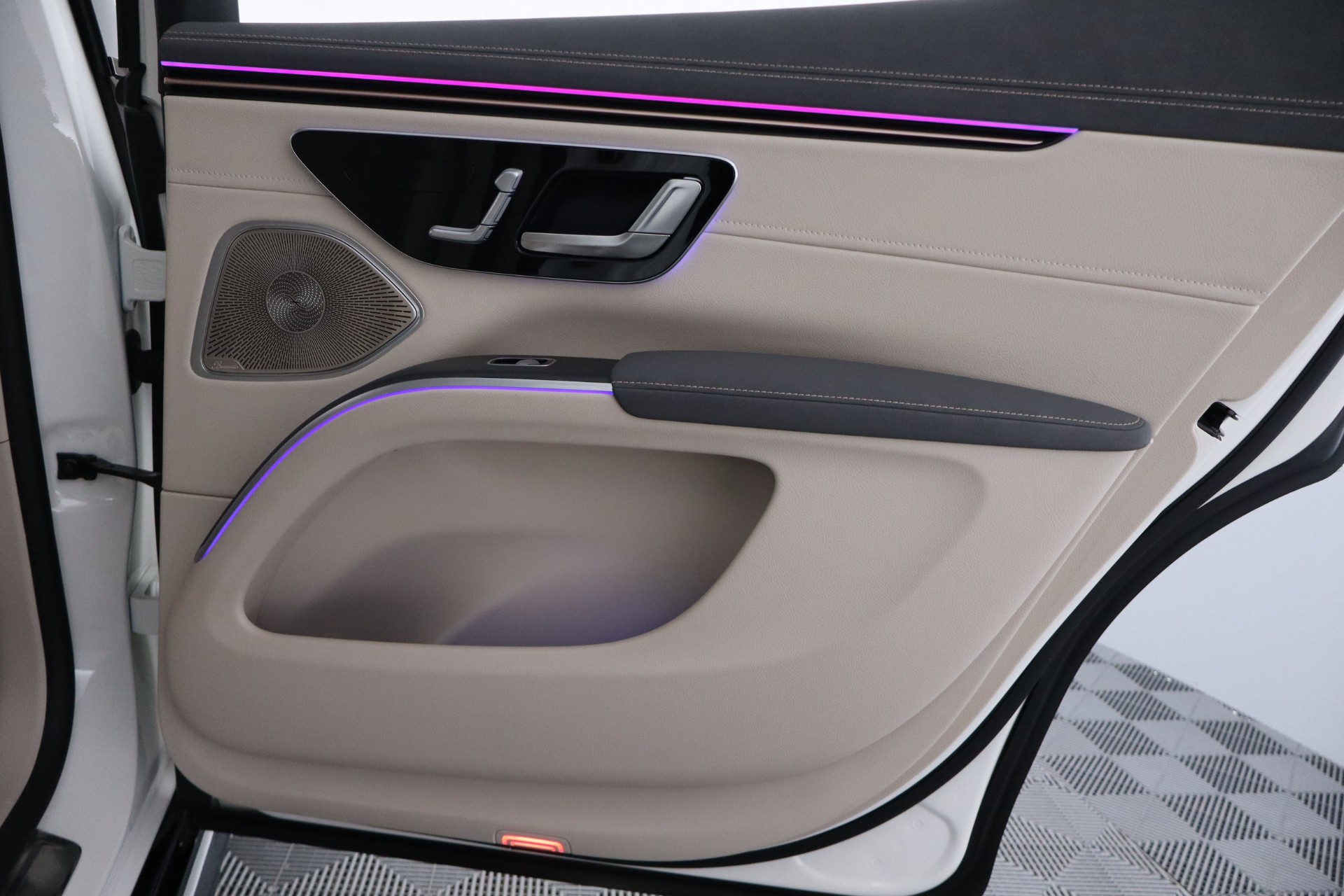 MERCEDES-BENZ EQS SUV 2023