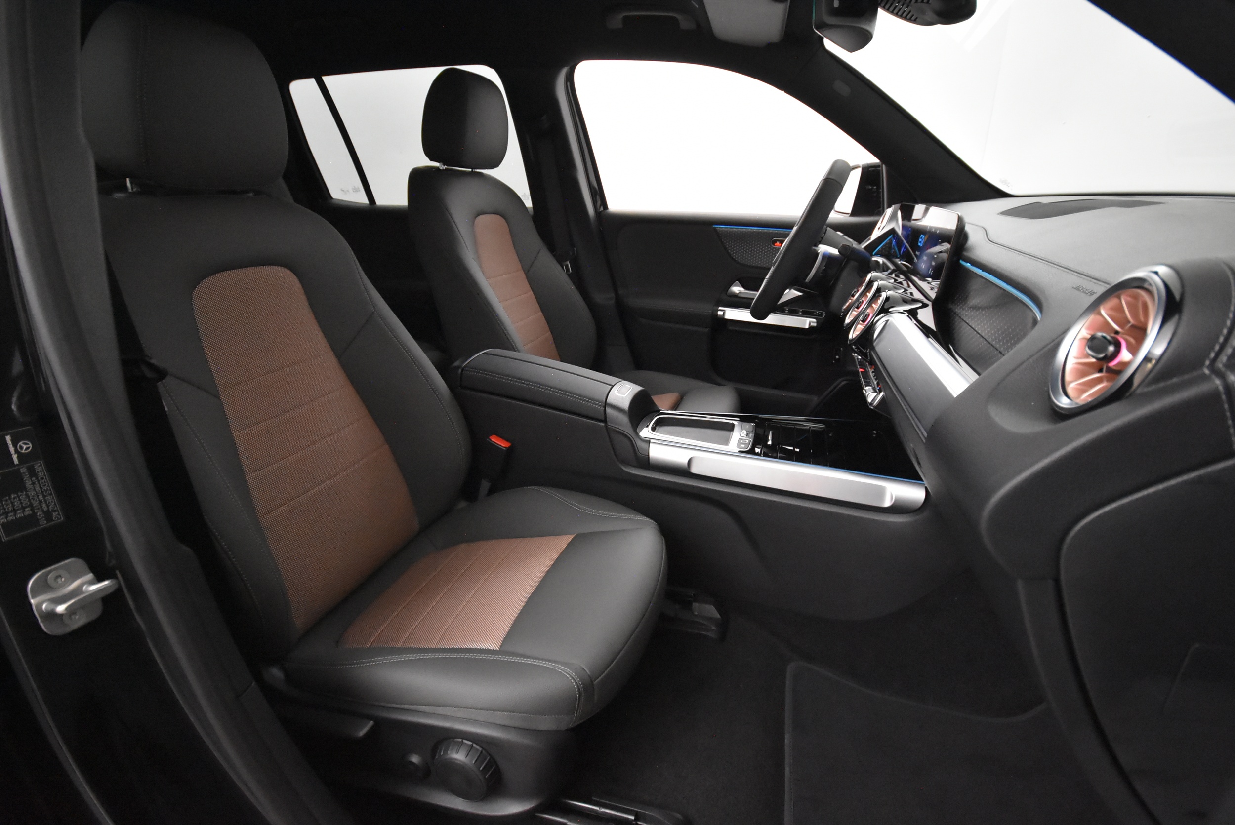 Mercedes-Benz EQB 2025