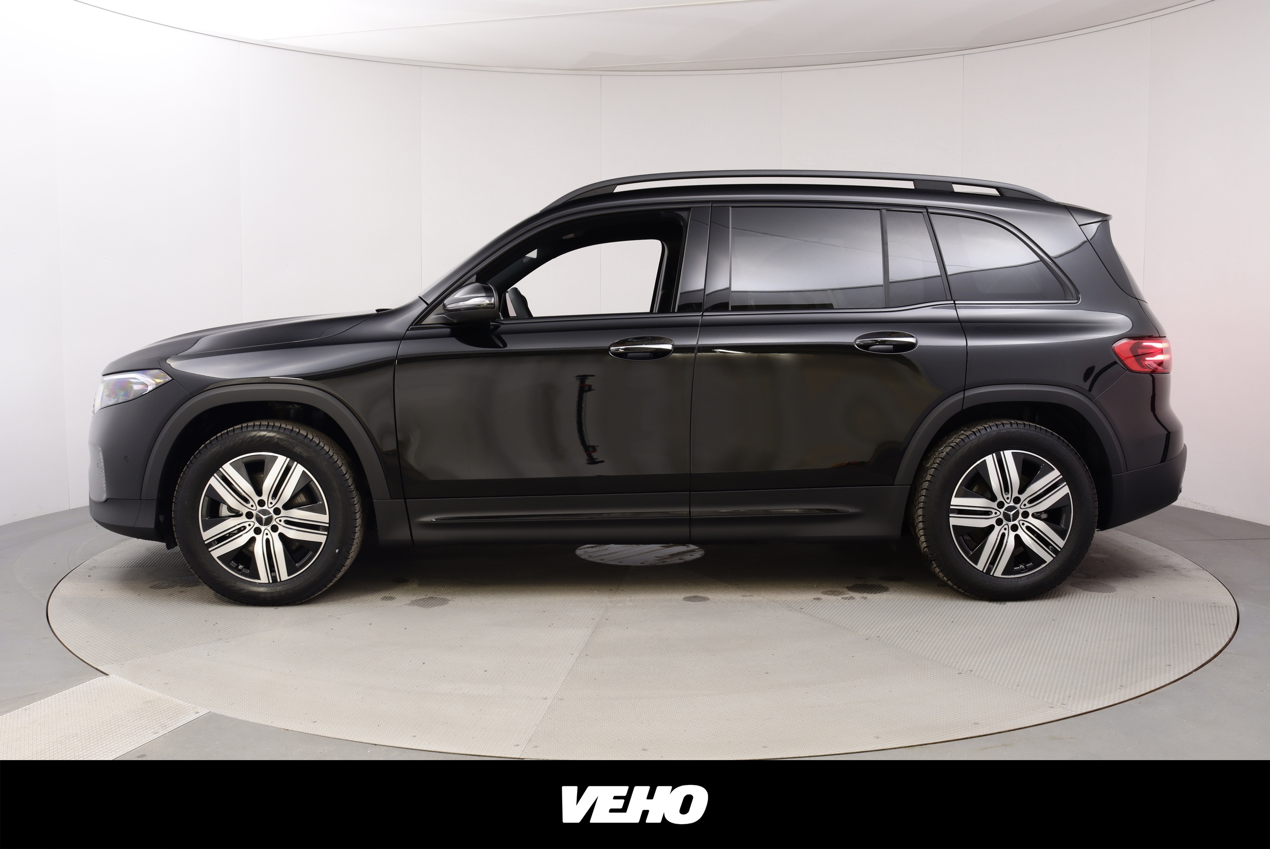 Mercedes-Benz EQB 2025