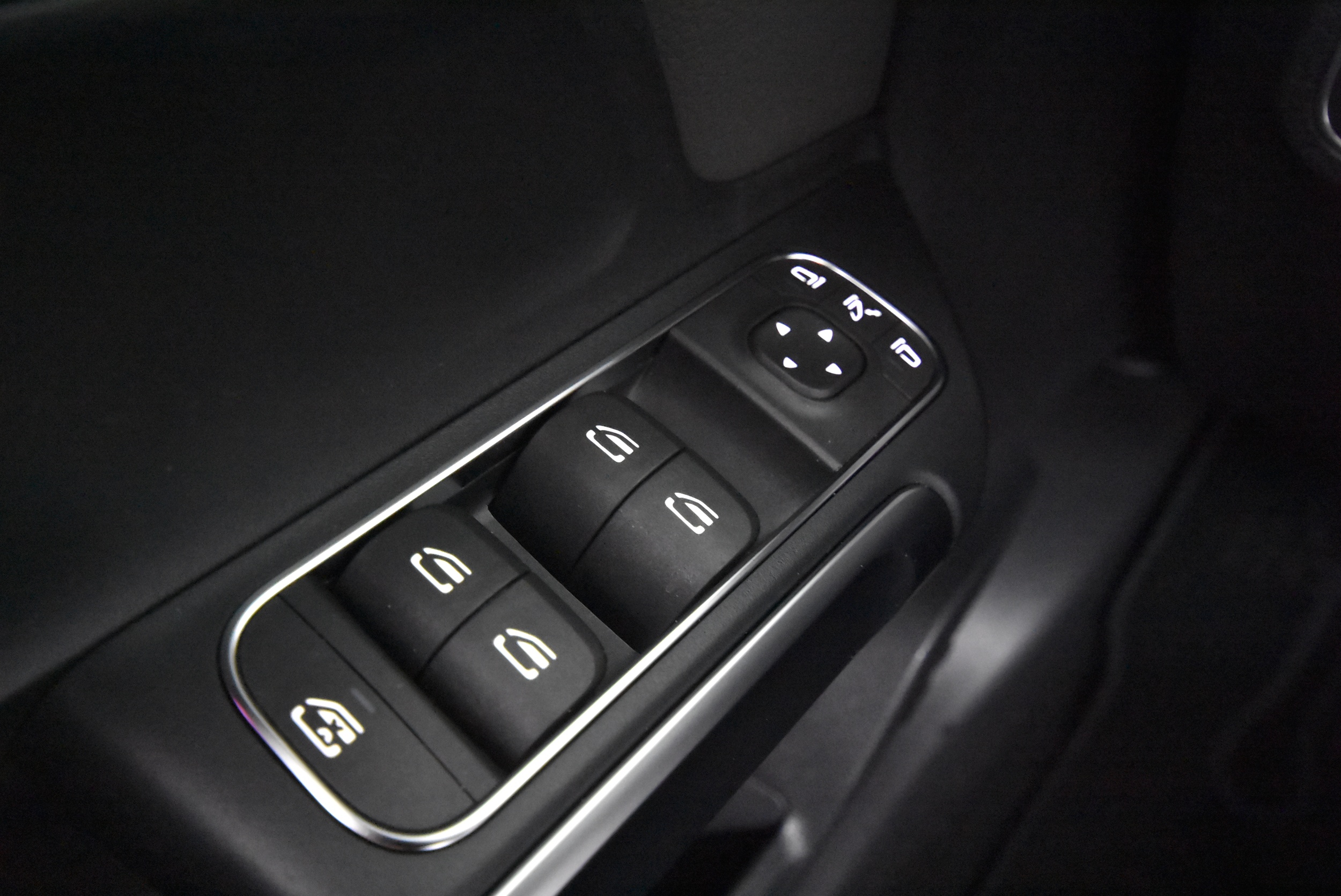 Mercedes-Benz EQB 2025