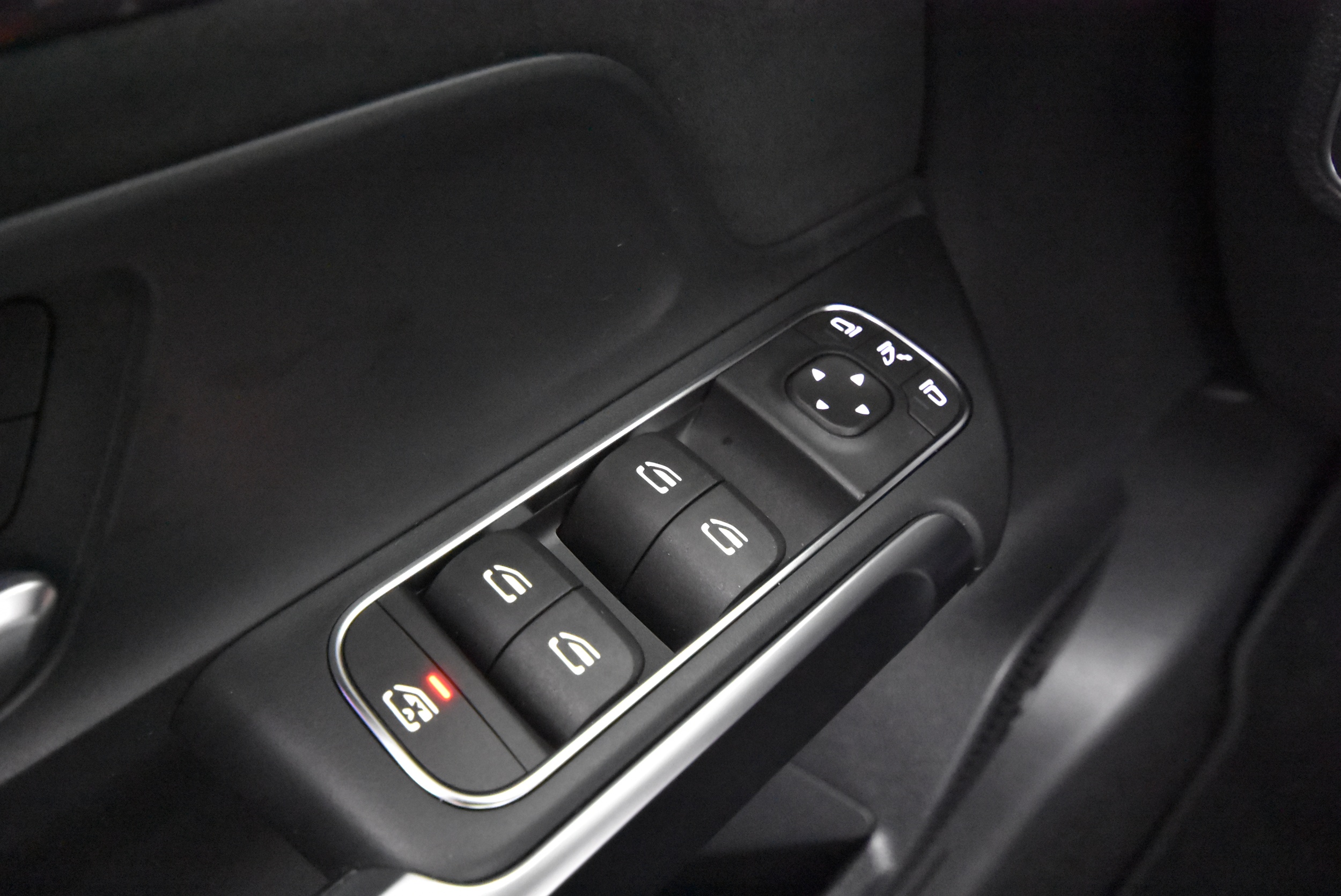 Mercedes-Benz EQB 2024