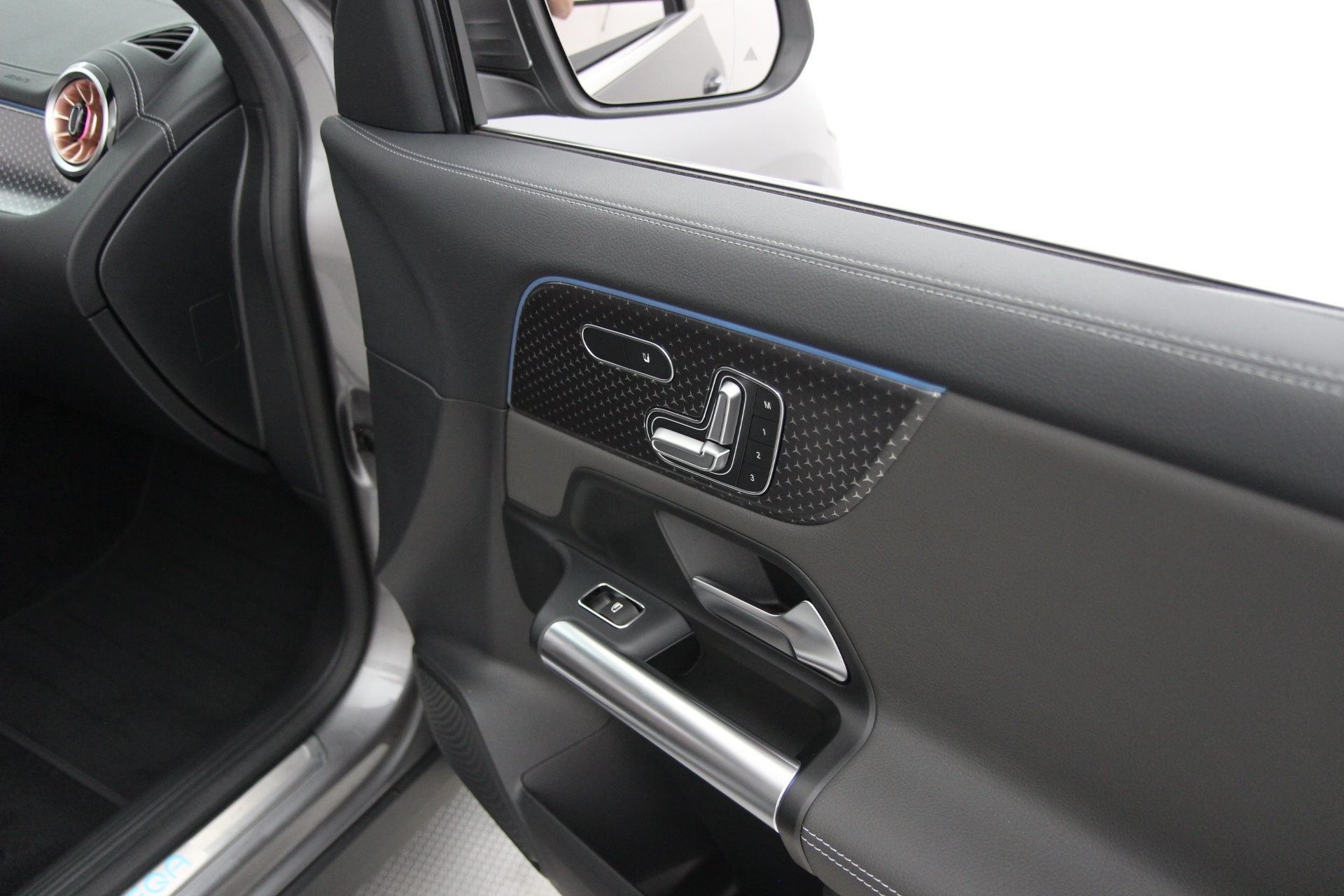 Mercedes-Benz EQA 2025