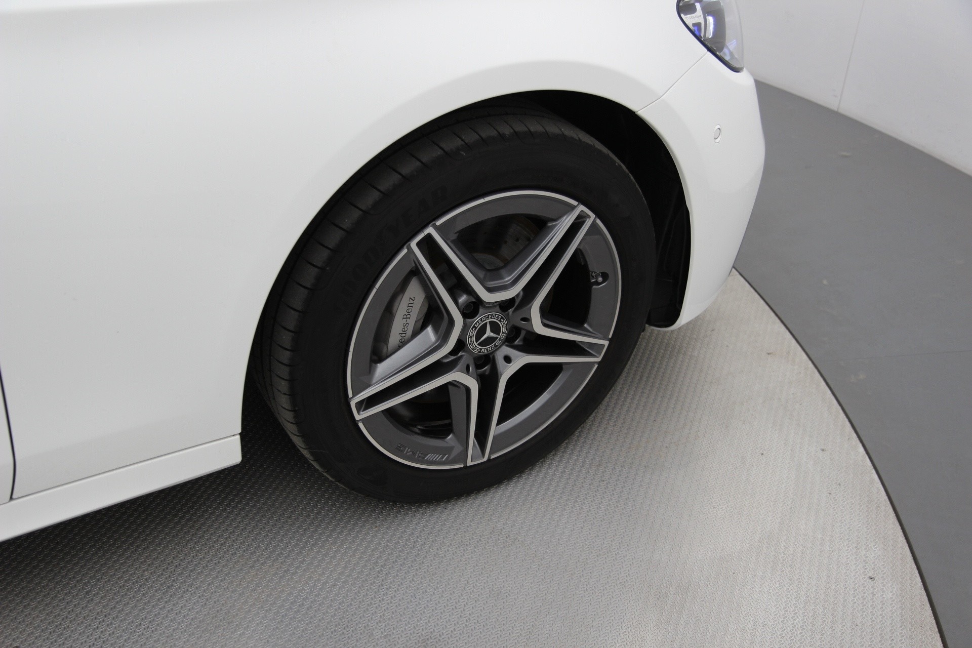 Mercedes-Benz E 2023