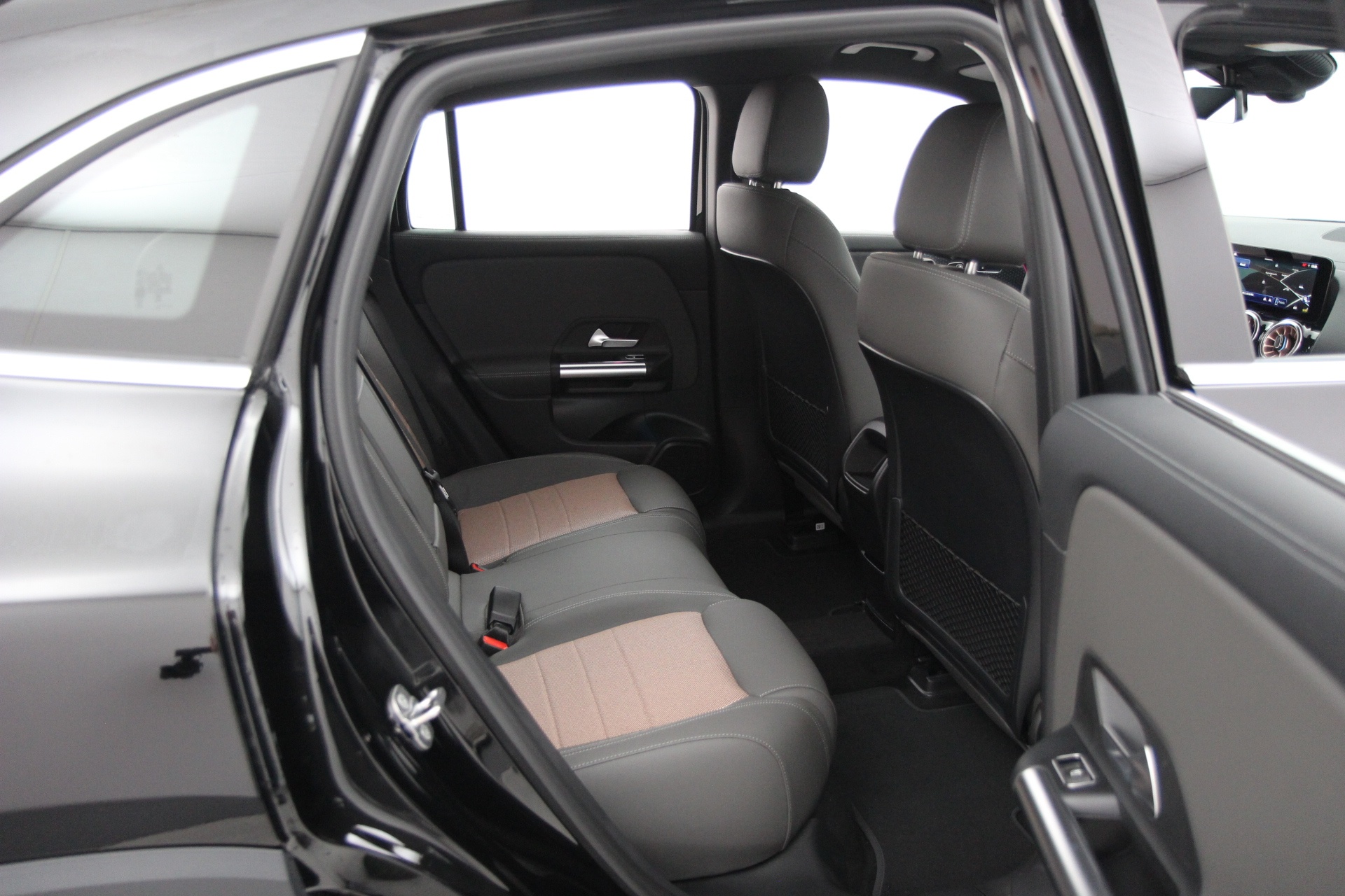 Mercedes-Benz EQA 2025