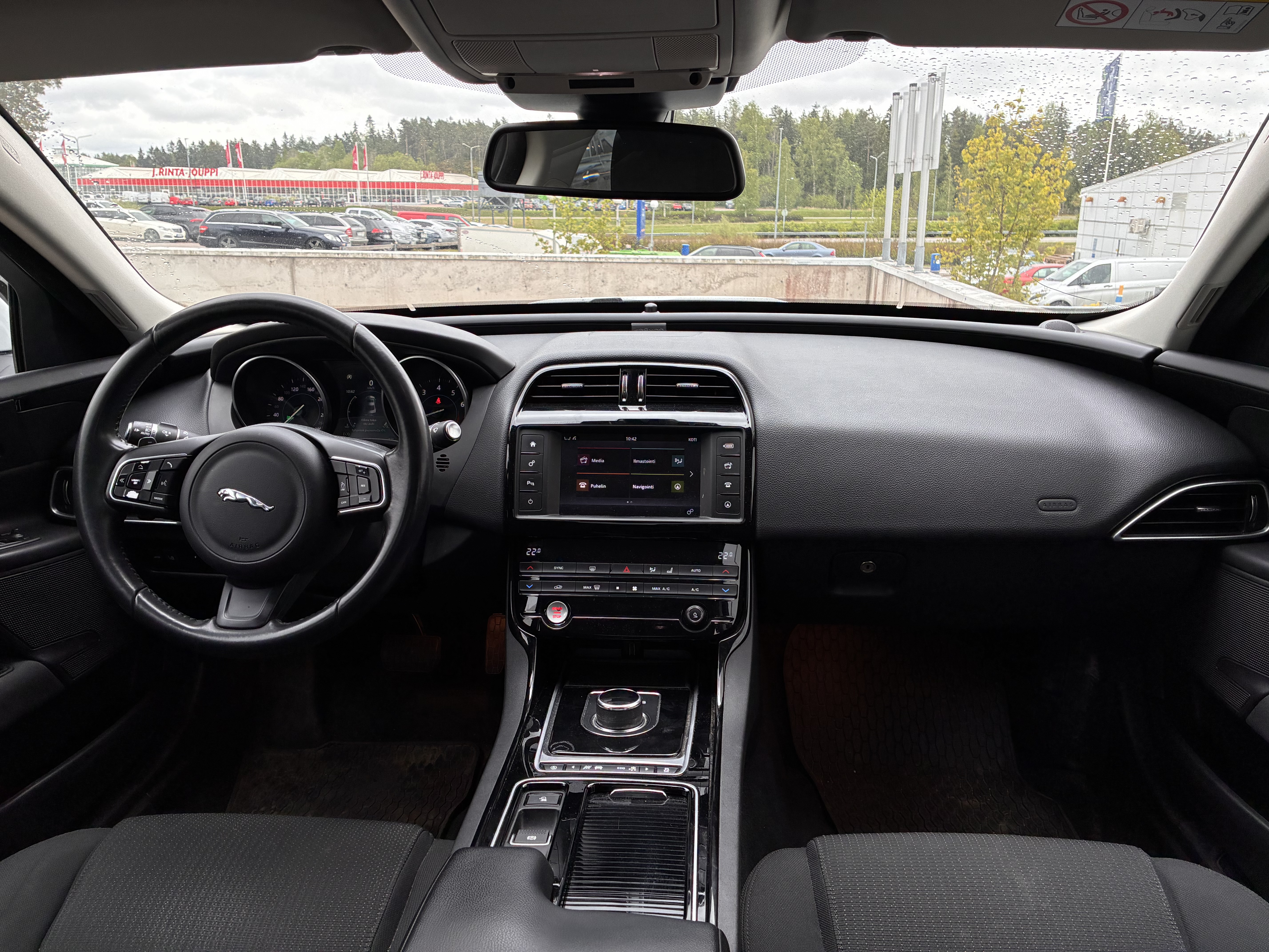 Jaguar XE 2018
