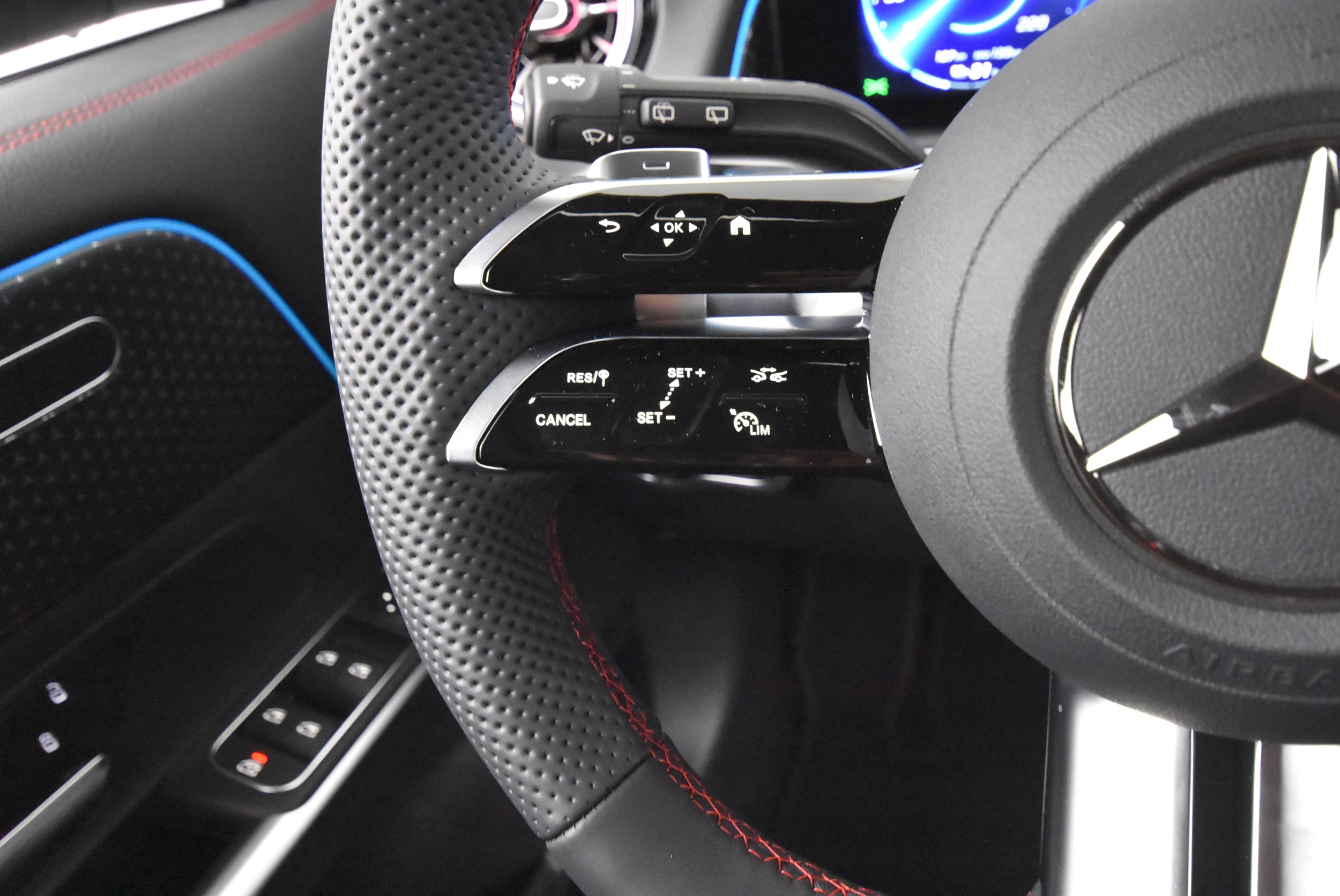 Mercedes-Benz EQB 2024