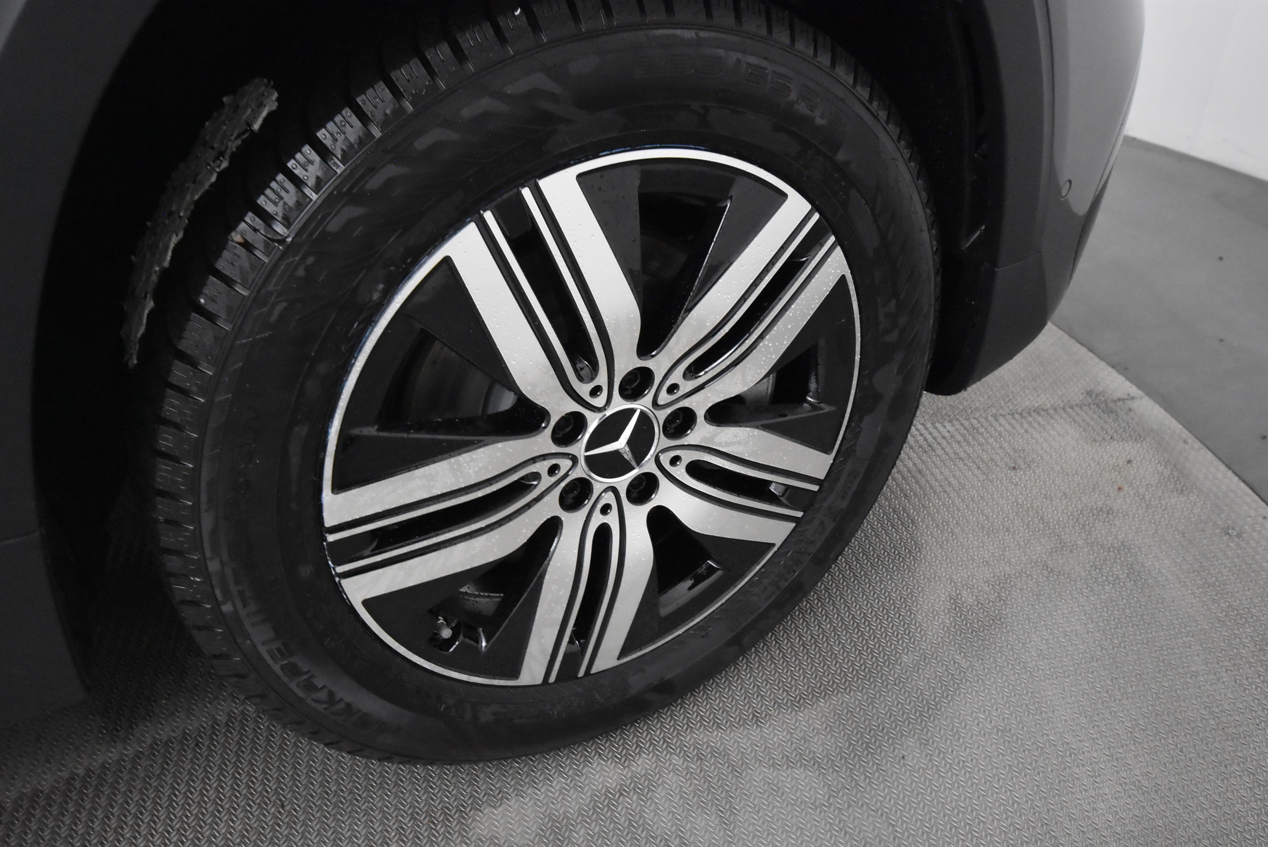 Mercedes-Benz EQB 2024