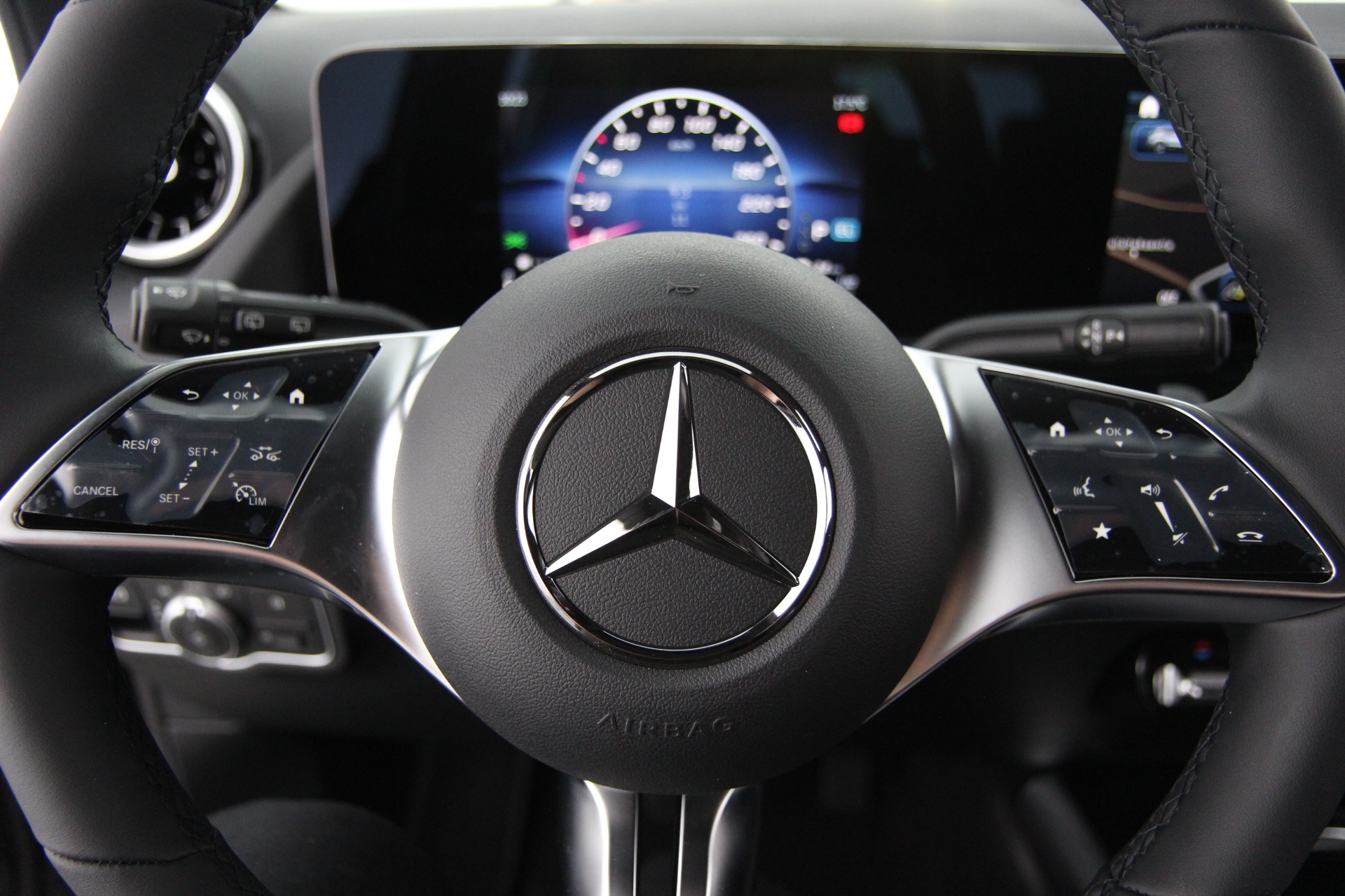 Mercedes-Benz GLA 2025