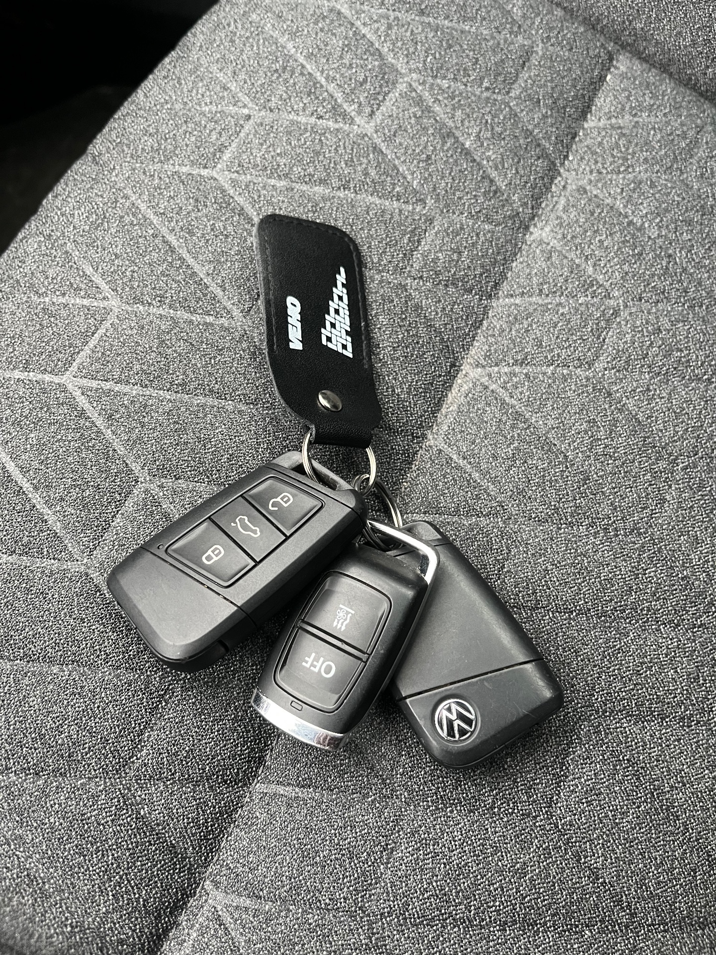 VOLKSWAGEN PASSAT 2023