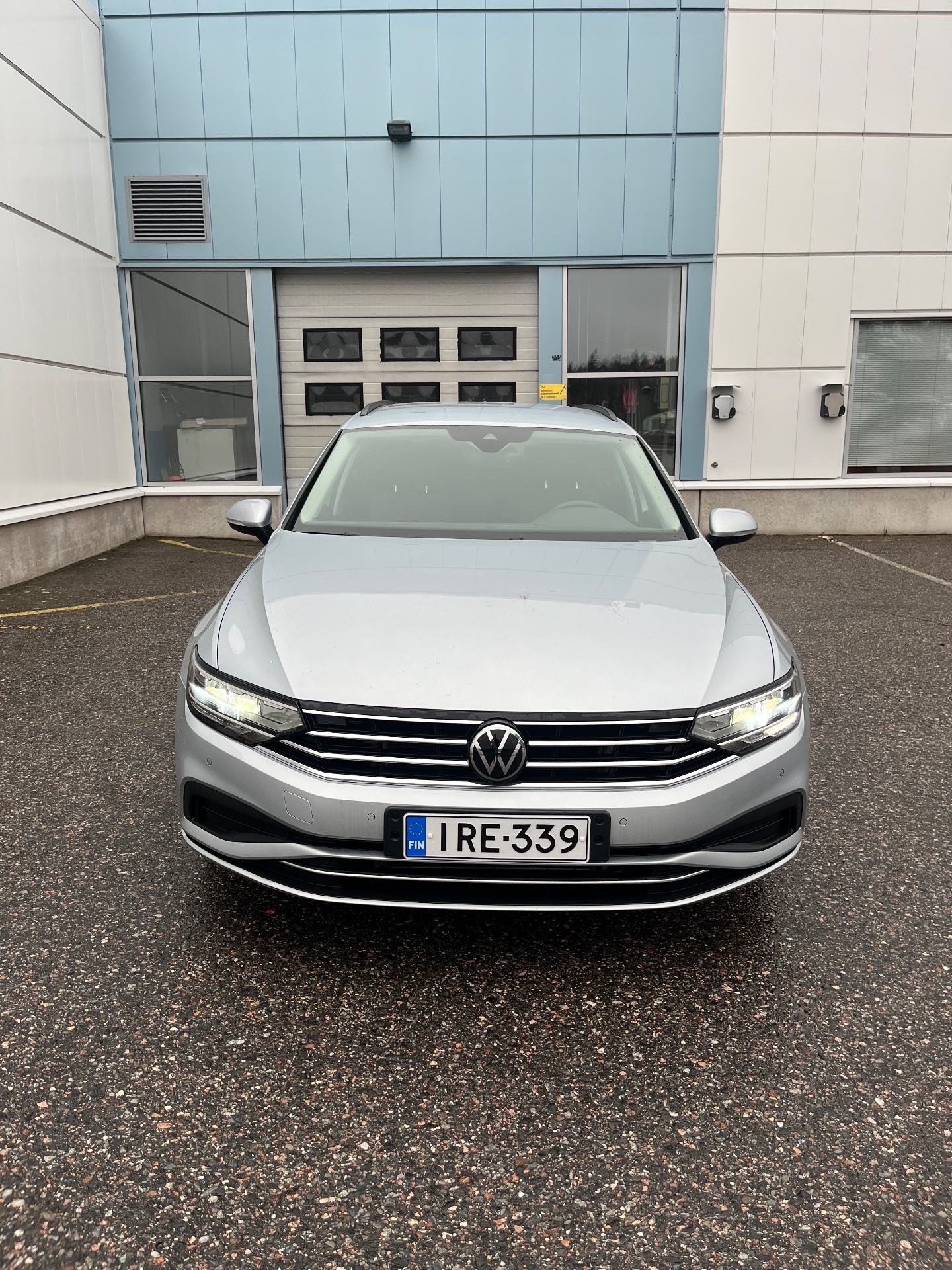 VOLKSWAGEN PASSAT 2023