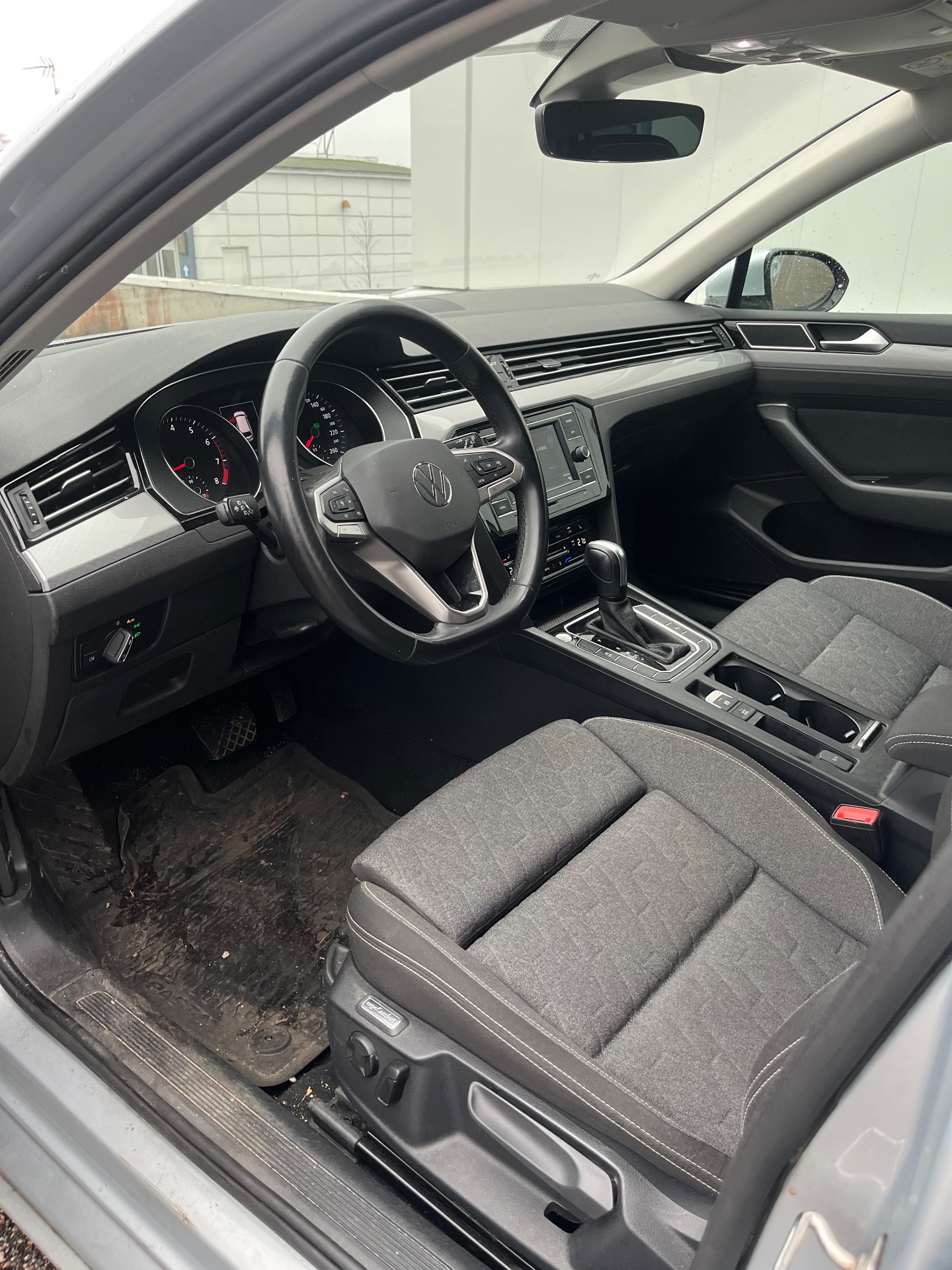 VOLKSWAGEN PASSAT 2023