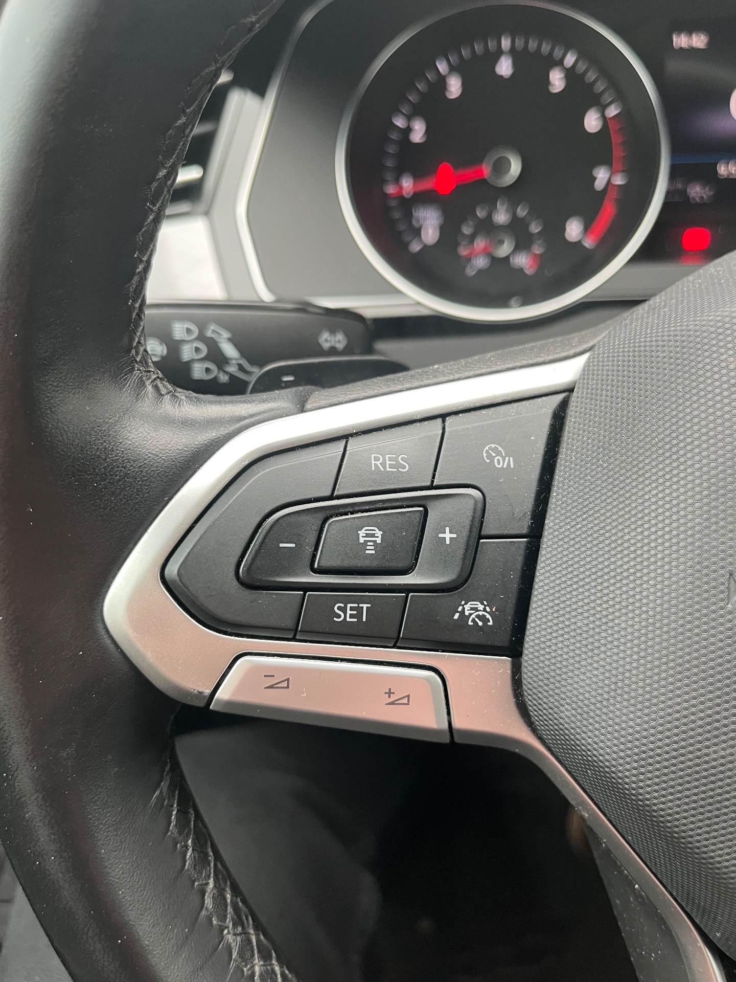 VOLKSWAGEN PASSAT 2023