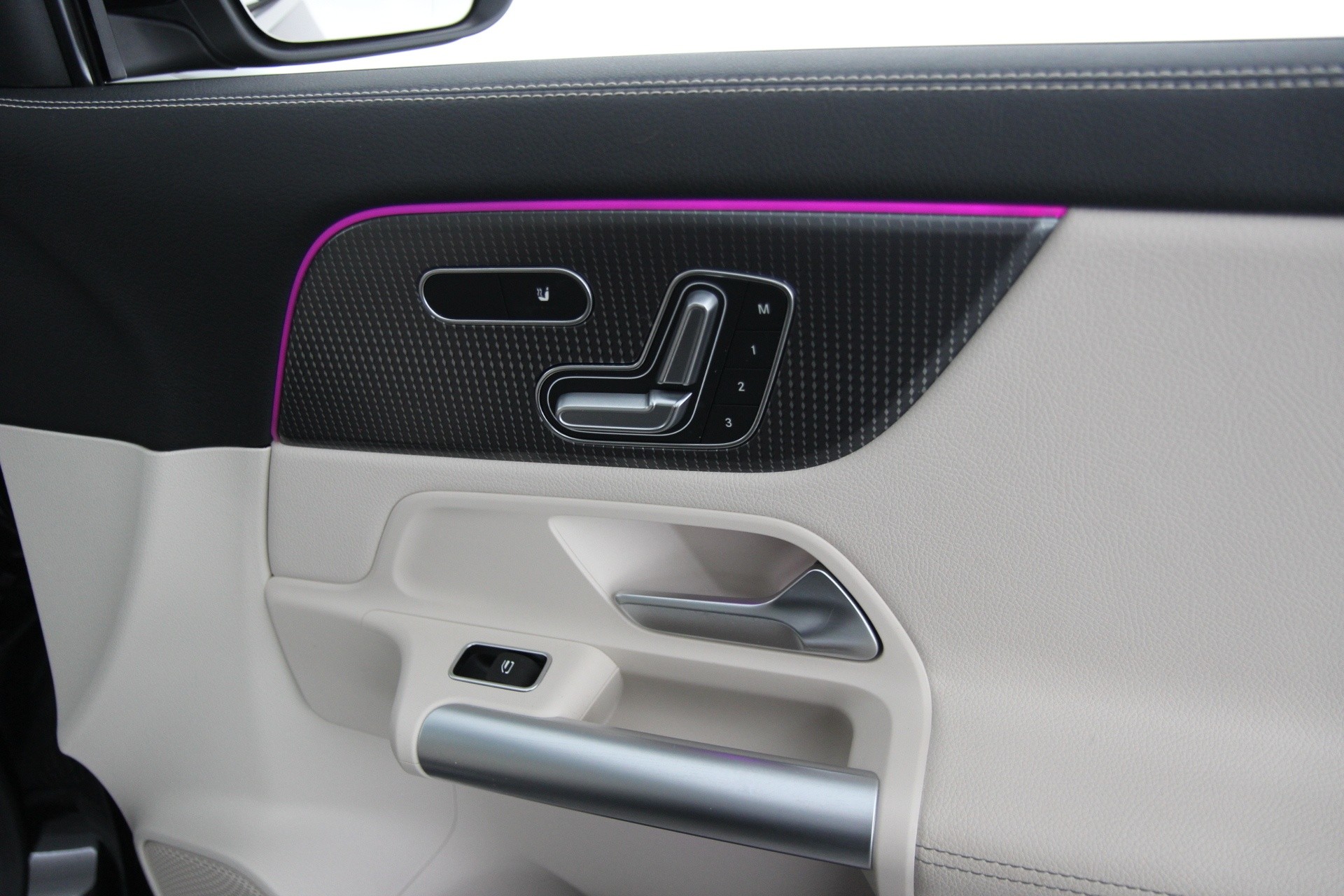 MERCEDES-BENZ EQA 2023