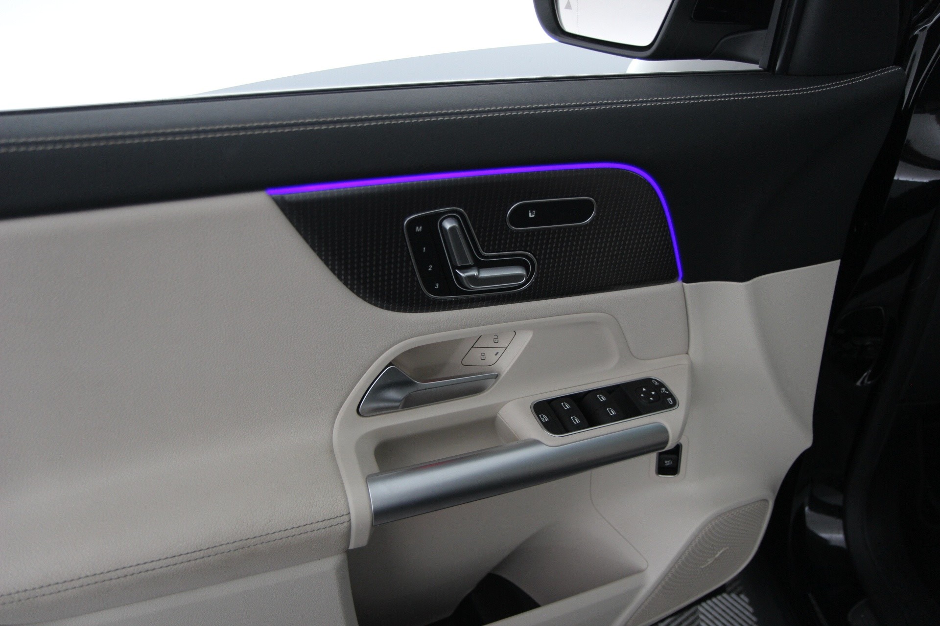 MERCEDES-BENZ EQA 2023