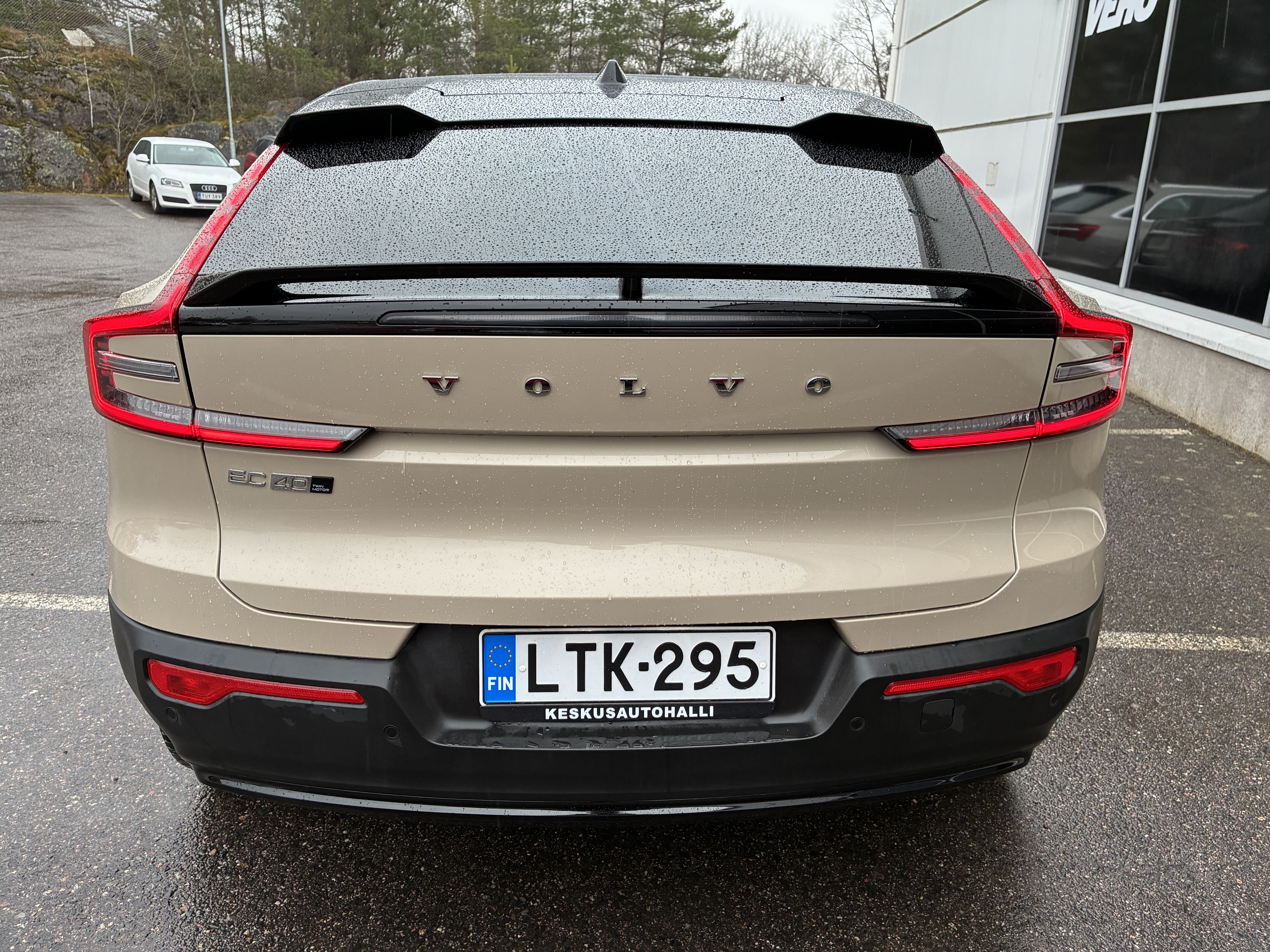 VOLVO EC40 2025